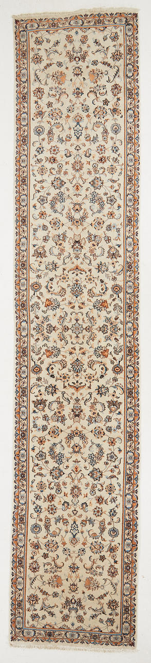 ORIENTALSK TÆPPE, Nain, ca 495 x100 cm.