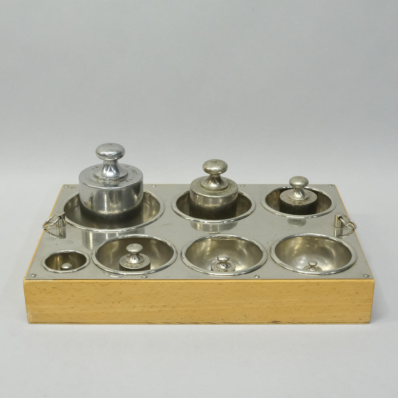 PARTI VIKTER. KRÖNTA.