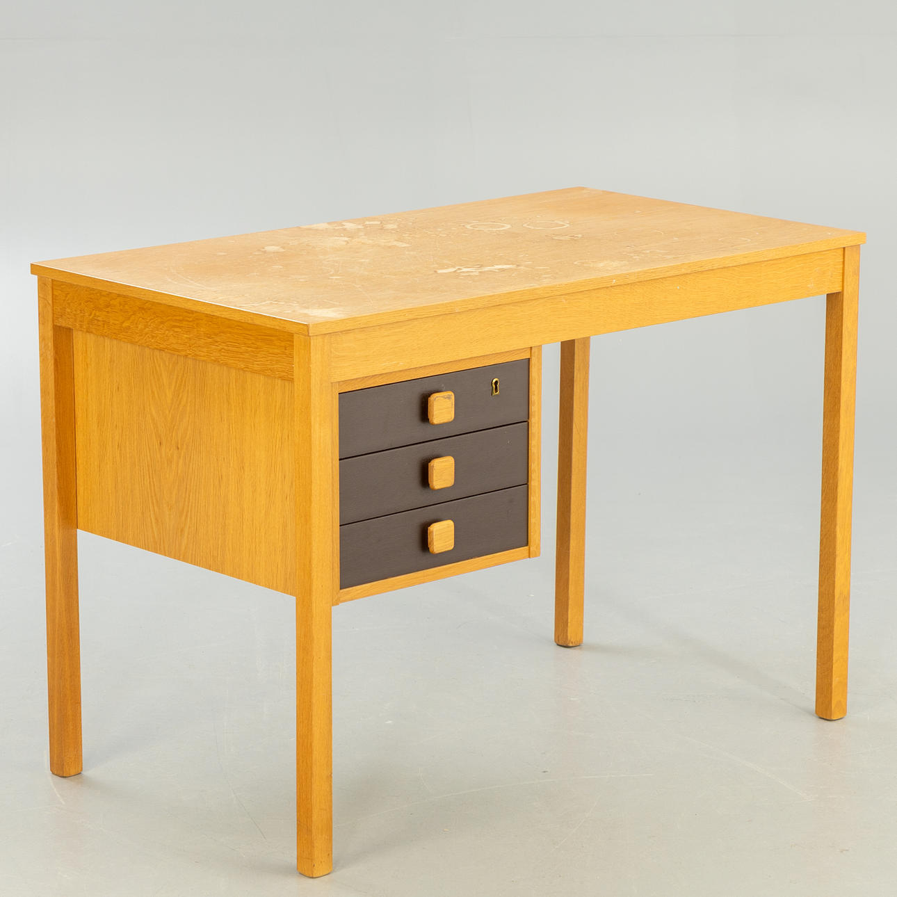 Domino Møbler. skrivebord.