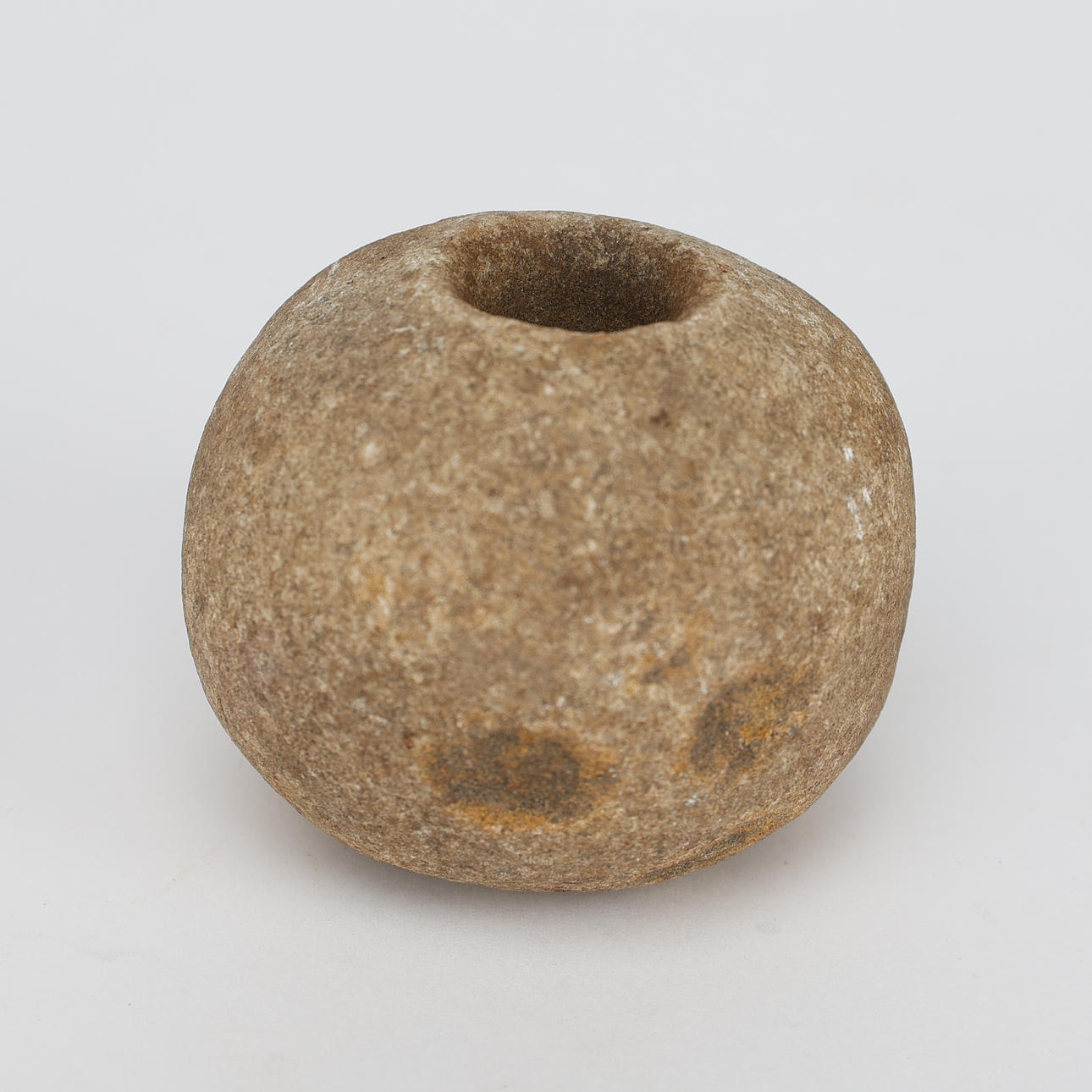 KLUBBA, grönsten, delvis genomborrad, stenålder.