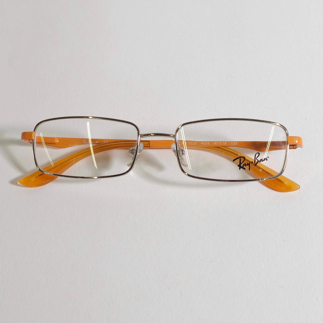 RAY BAN. UNGRADED OPTICAL GLASSES. SAMPLE BOOK.