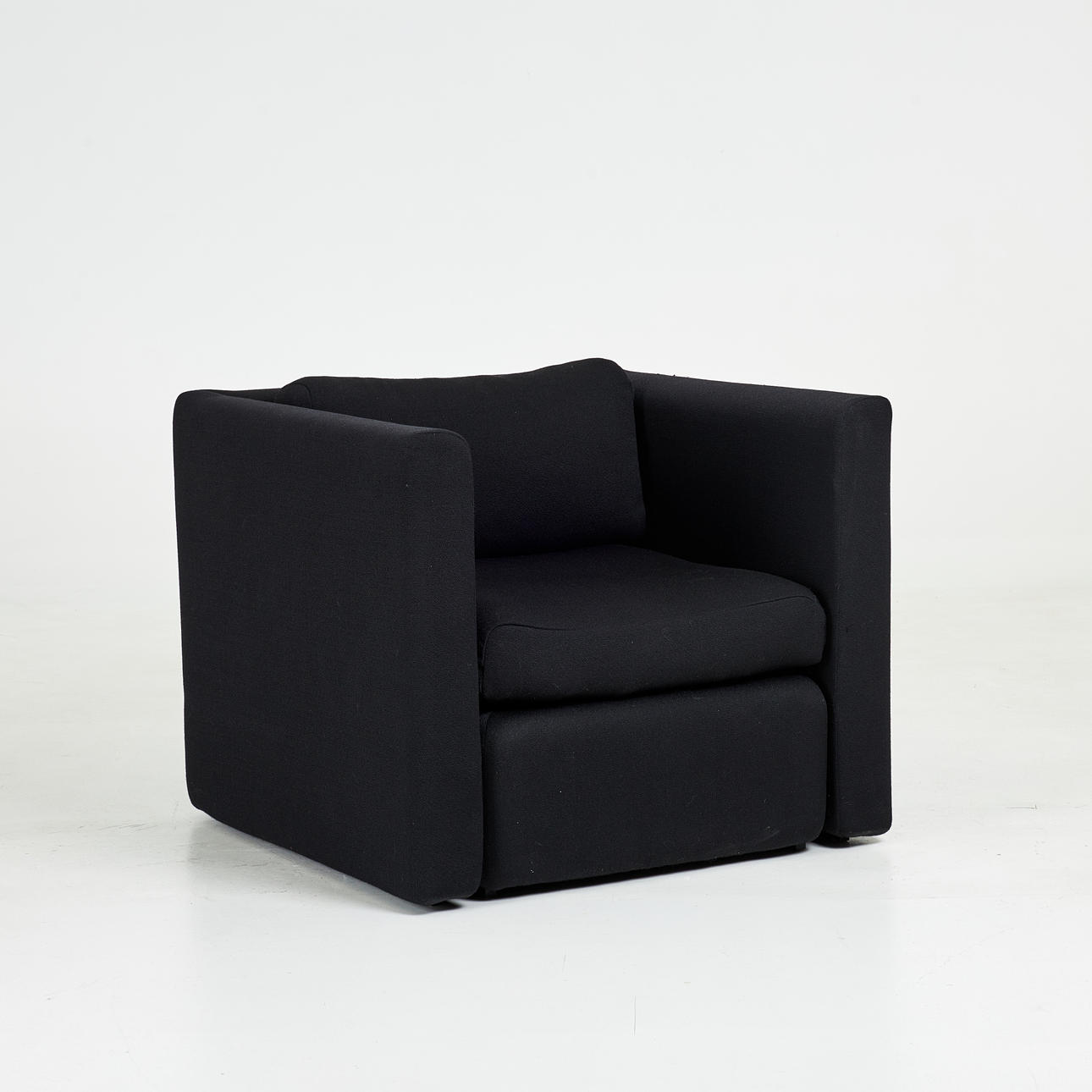 SEBASTIAN WRONG. Ein Sessel, „Wrong for Hay“, ca 2013, HAY, mit Etikett.