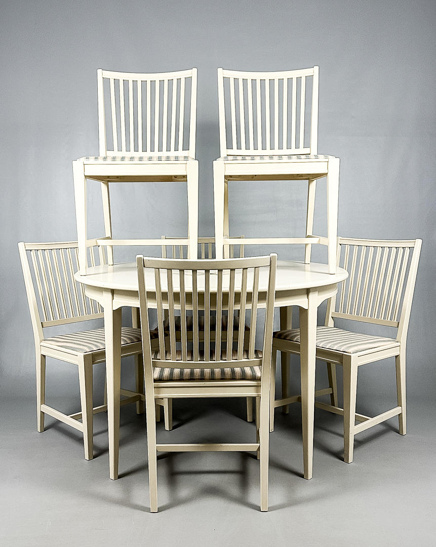 A 7-piece dining group, 20th century.