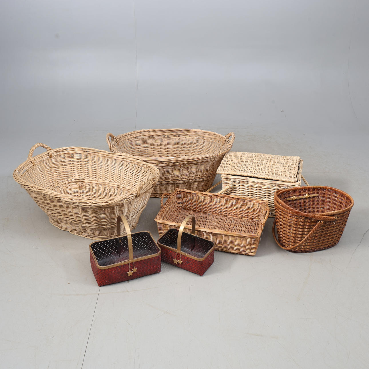 BASKETS, lot, 7 pieces, braided.