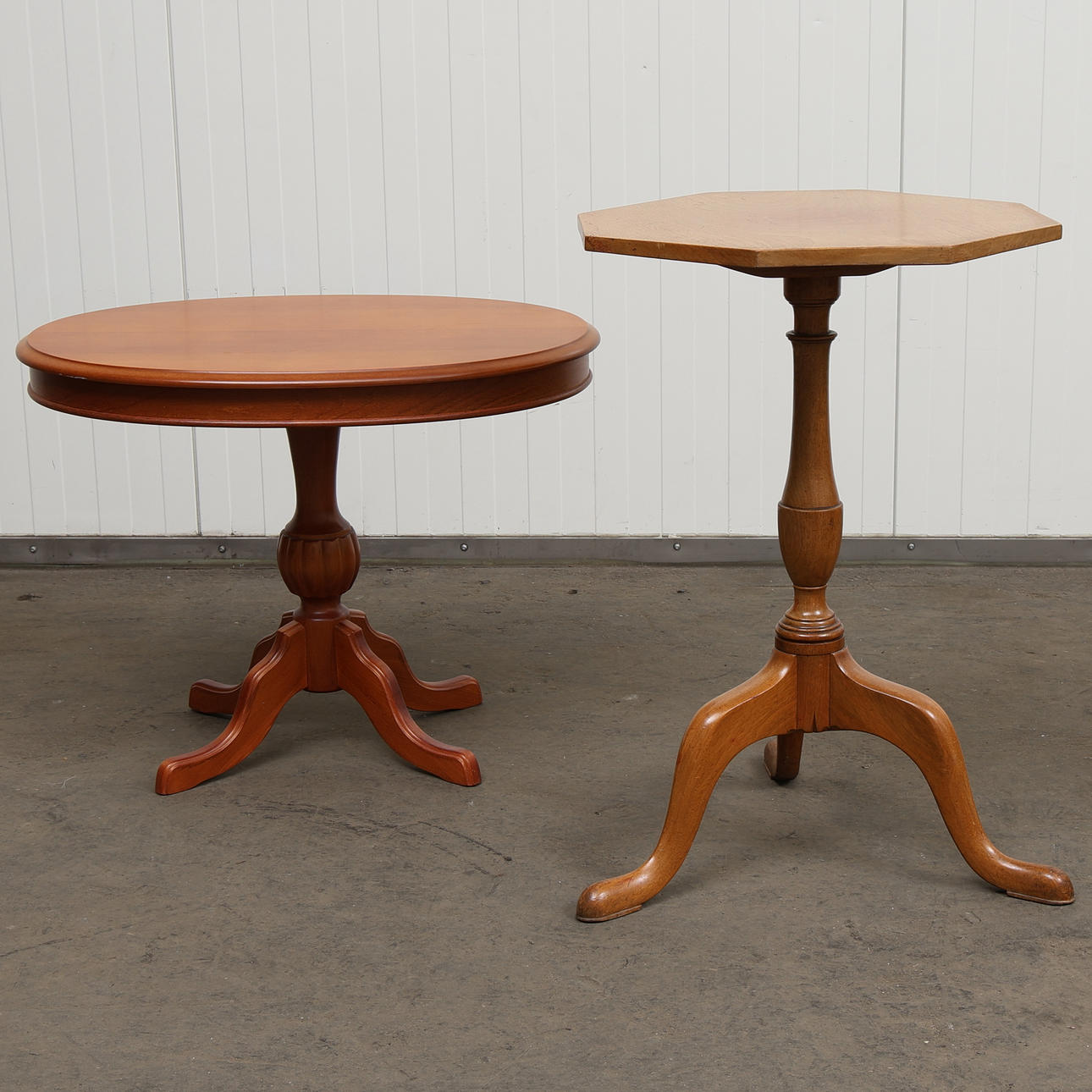 MESA PILAR, 2 piezas madera, siglo XX.