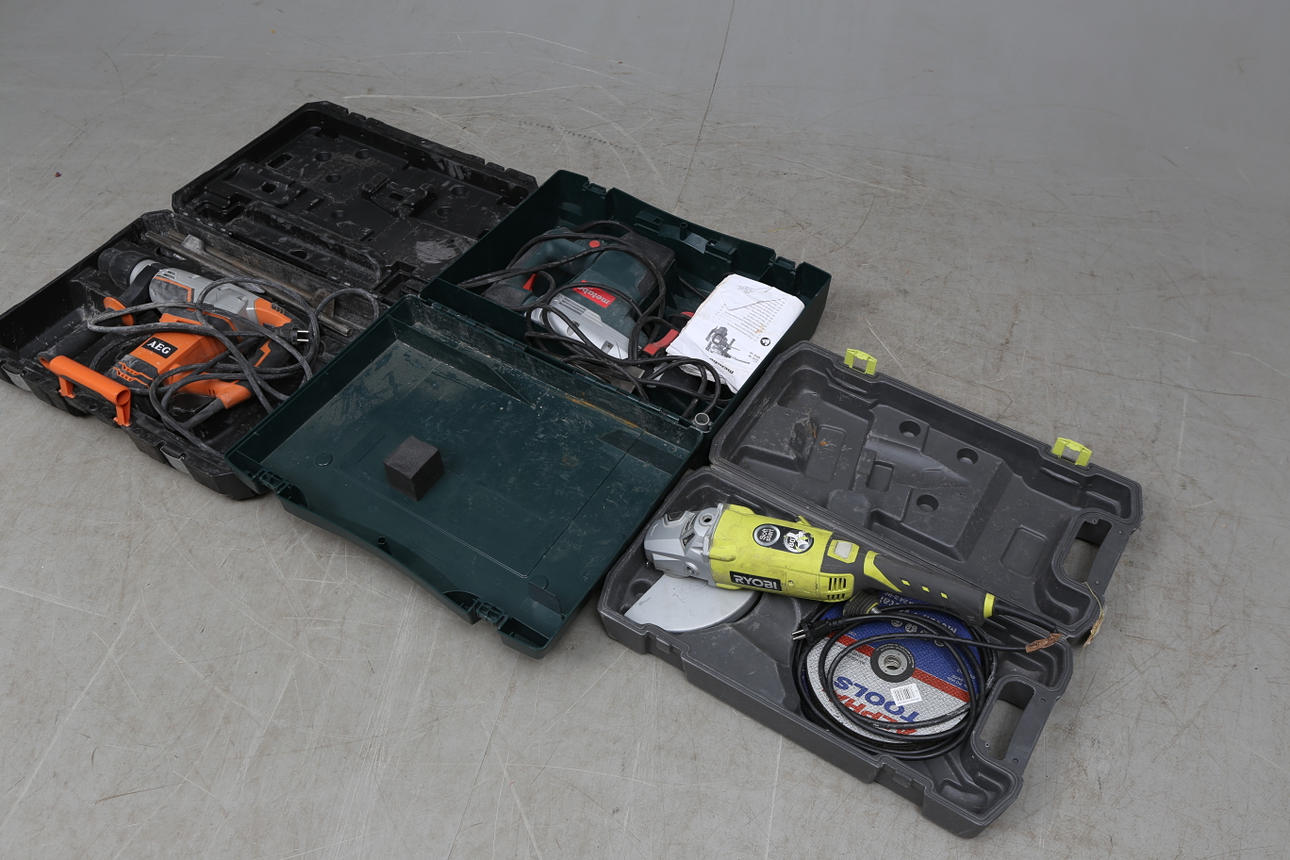 VERKTYG, 3 delar i väskor, bl.a. Ryobi. från Polisemyndighetens Beslag.