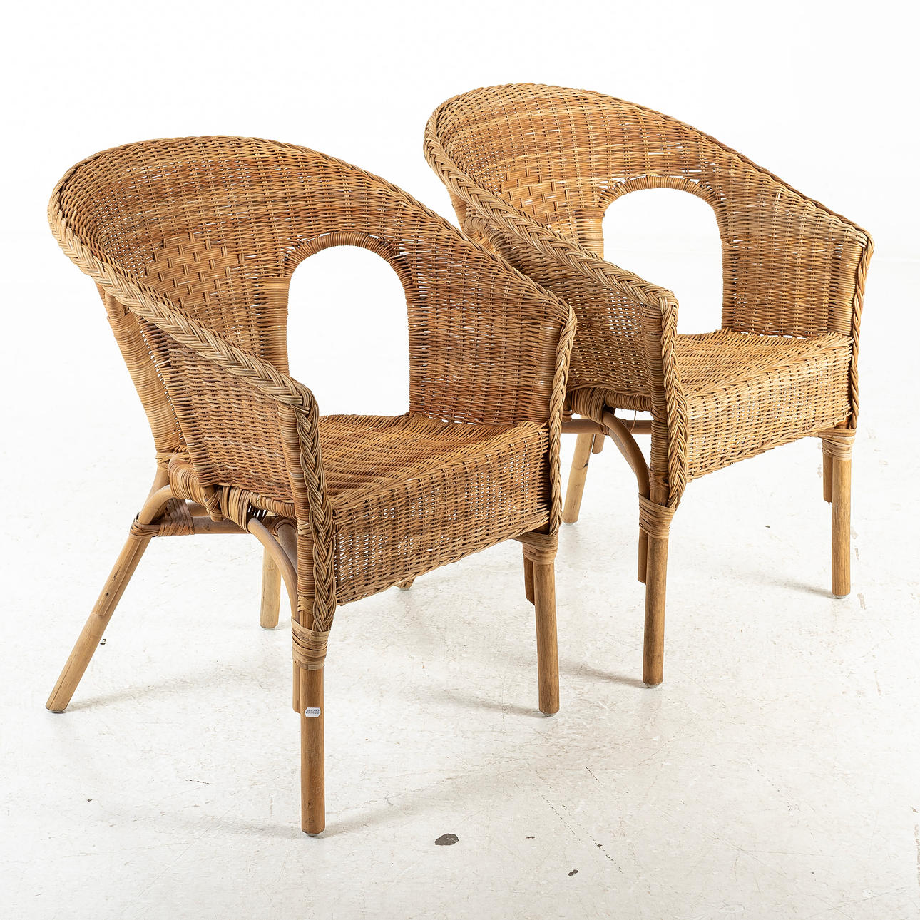 Un par de sillas de mimbre, ratán, «Agen», Ikea.