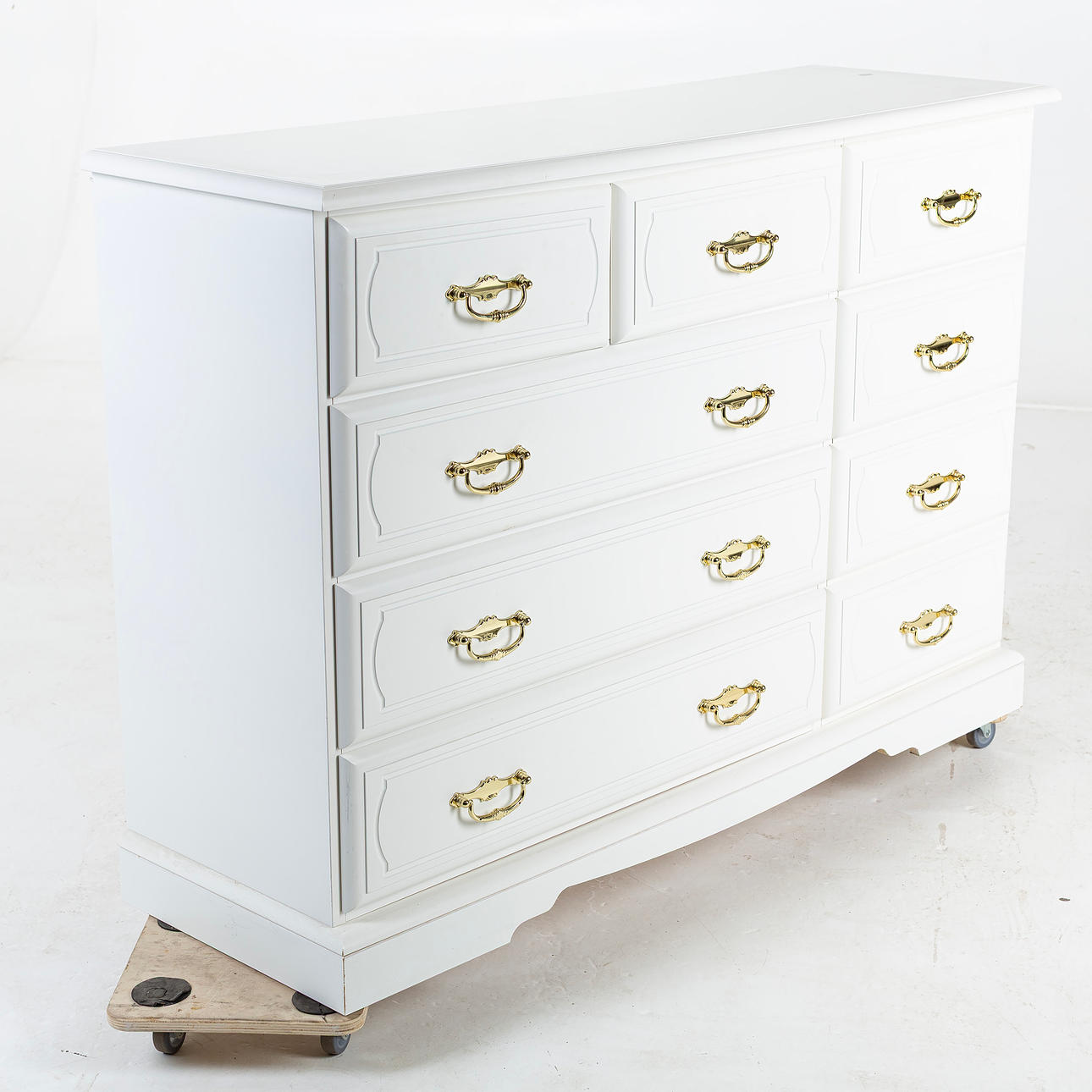 Kommode af skuffer, med 9 skuffer, moderne.