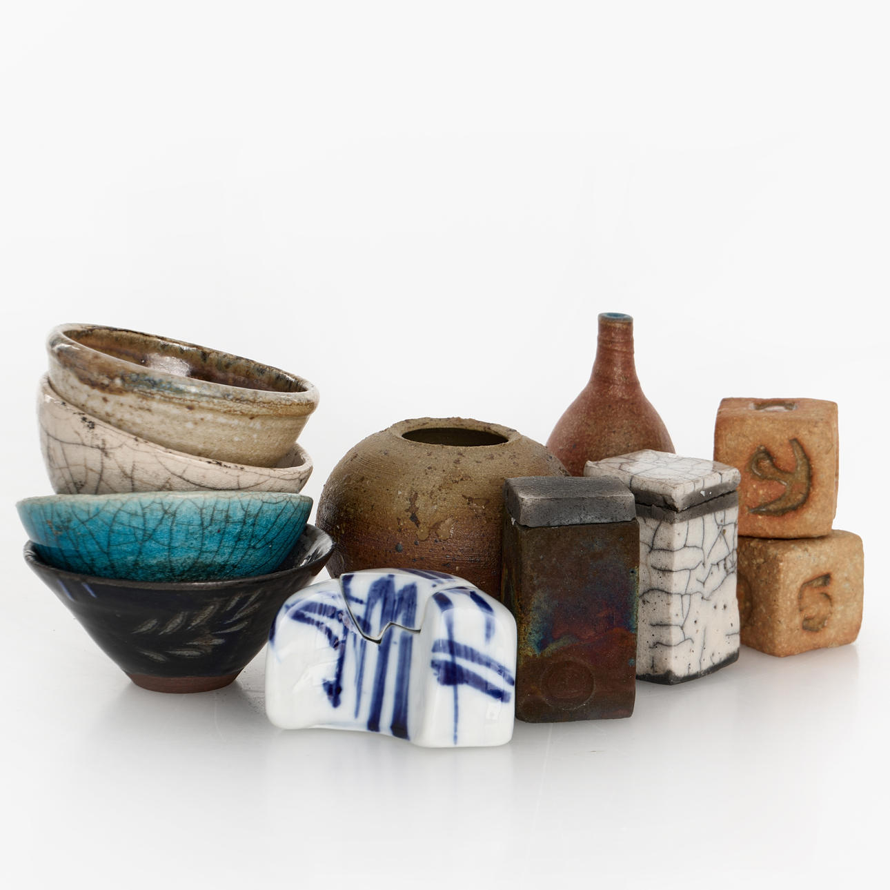SAMLING AF STENTØJSMINIATURER, 11 stykker, diverse keramik.