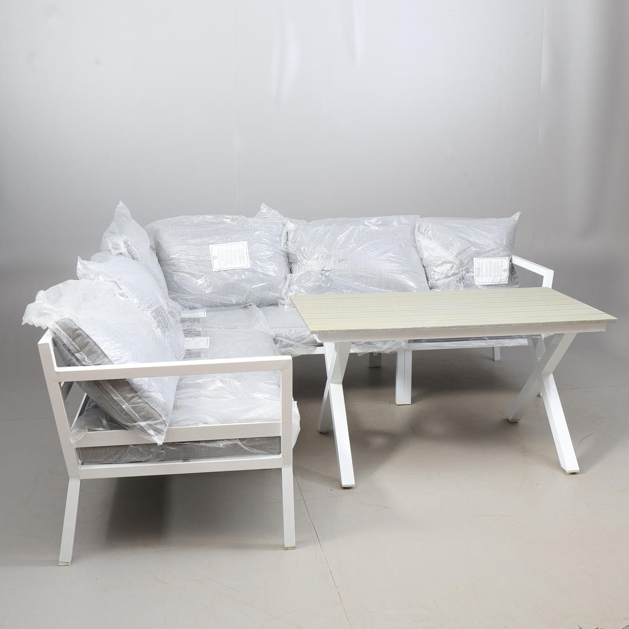 TRÄDGÅRDSGRUPP, "Maxime", Mio, hörnsoffa samt bord.