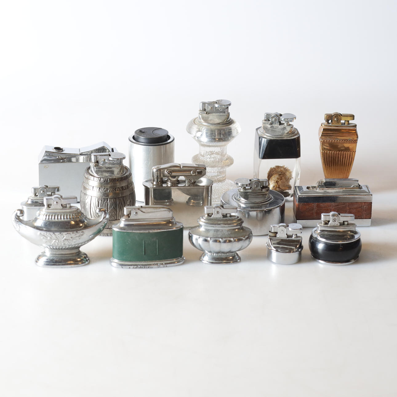 BORDSTÄNDARE, 15 st. 1900-tal.