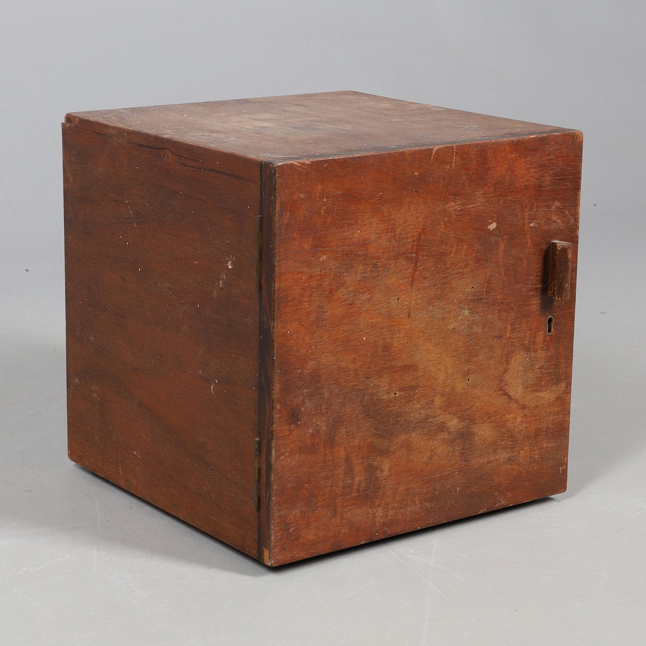 SAMLARSKÅP, EK, 1900-TALETS MITT.