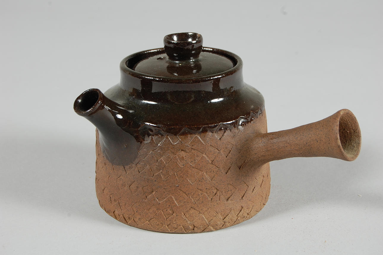 SIGNE PERSSON- MELIN. tekanna, stengods.