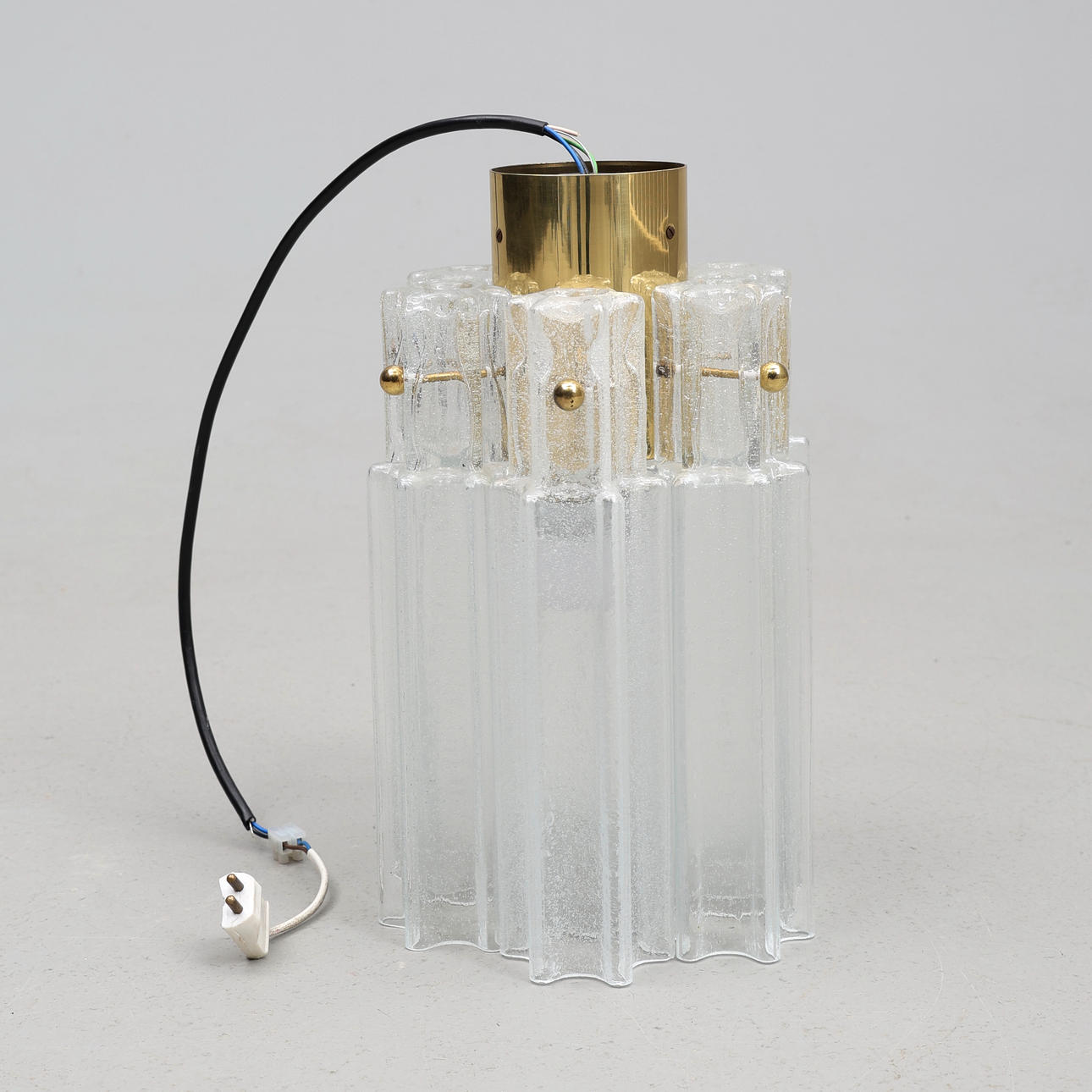 DECKENLAMPE. Glas/Messing, Glashütte Limburg, Deutschland.