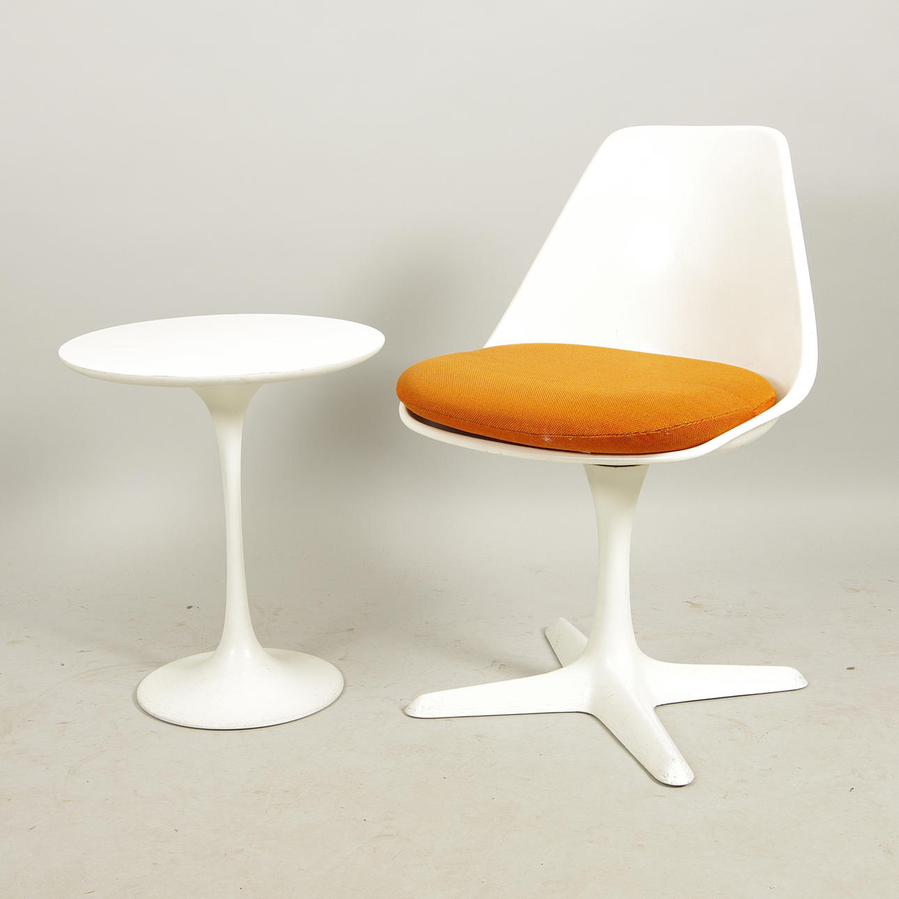 STOL SAMT BORD, Maurice Burke, Arkana.