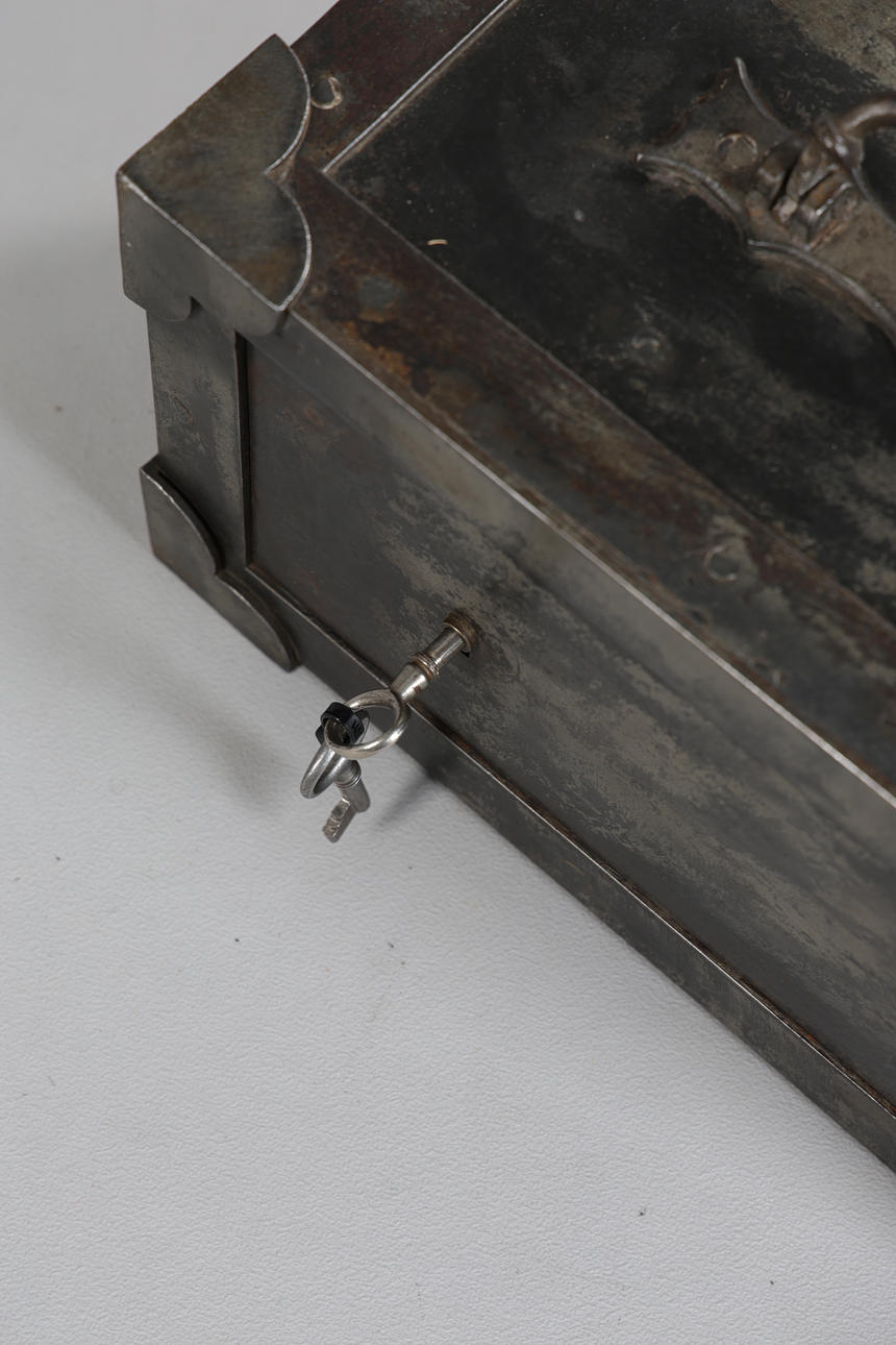 A 19TH CENTURY STEEL STRONG BOX SAFE. Furniture - Other - Auctionet