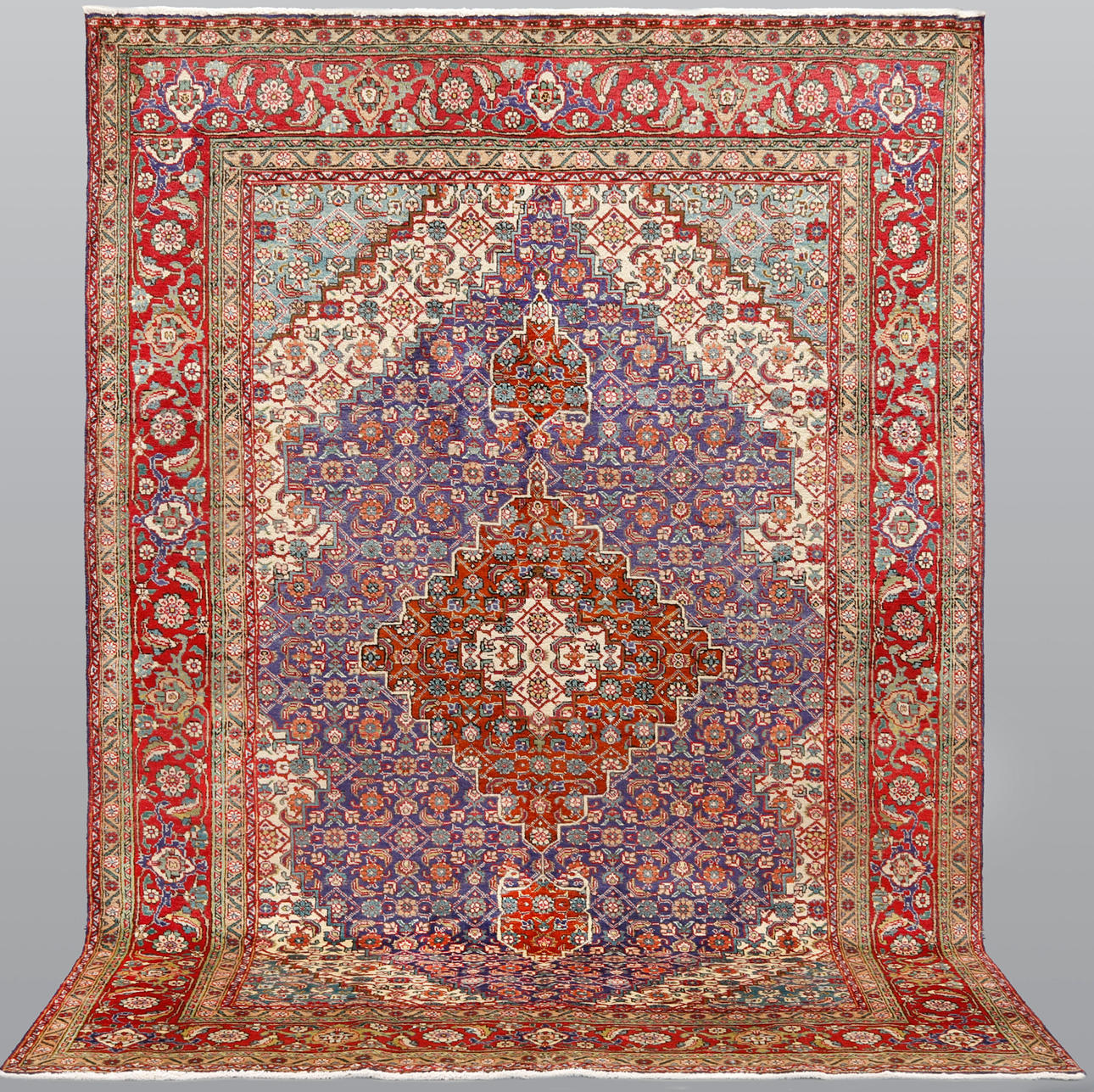 ORIENT TÆPPE. Tabriz, 299 x 204 cm.