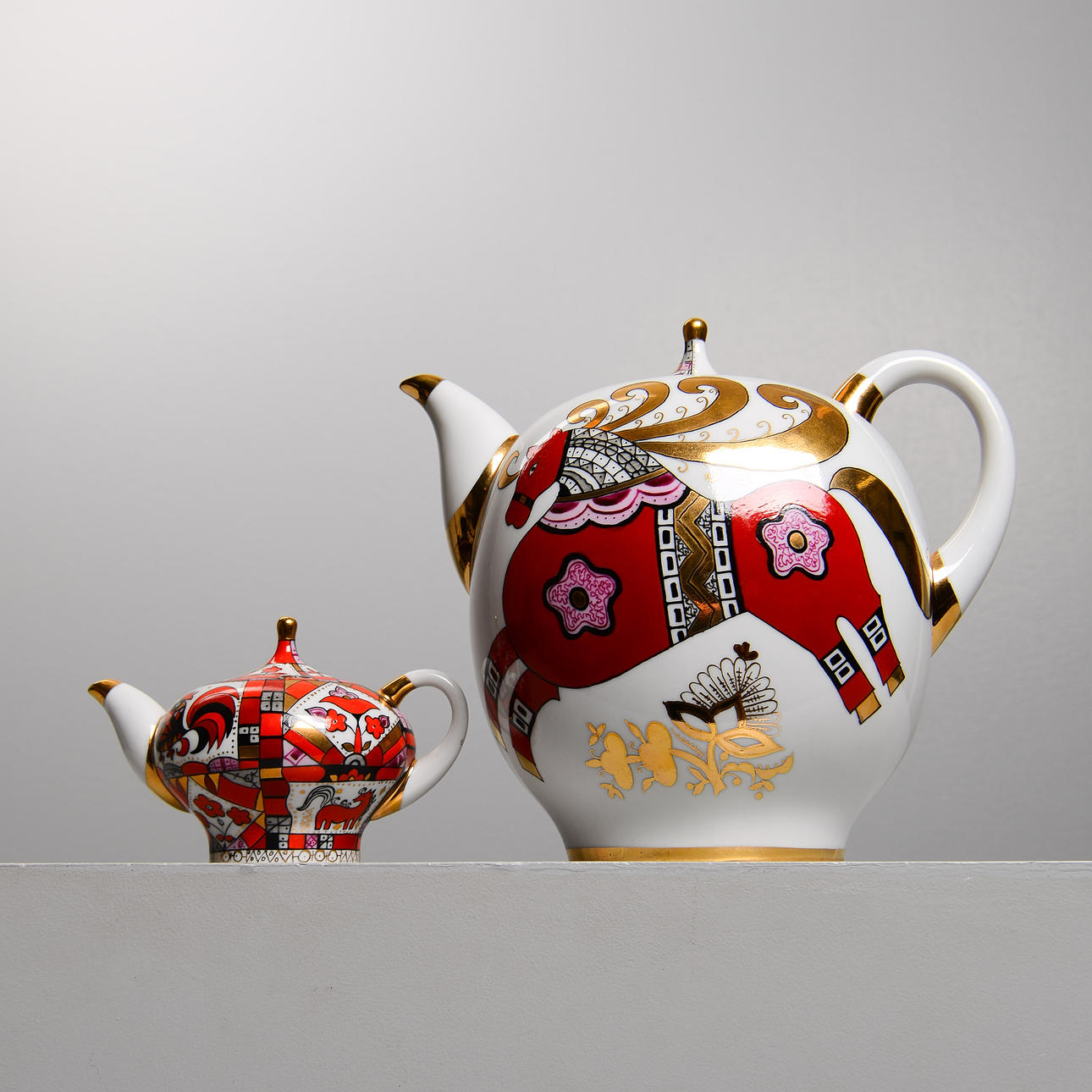 Two Lomonosov teapots, Soviet Union, 20th century.
