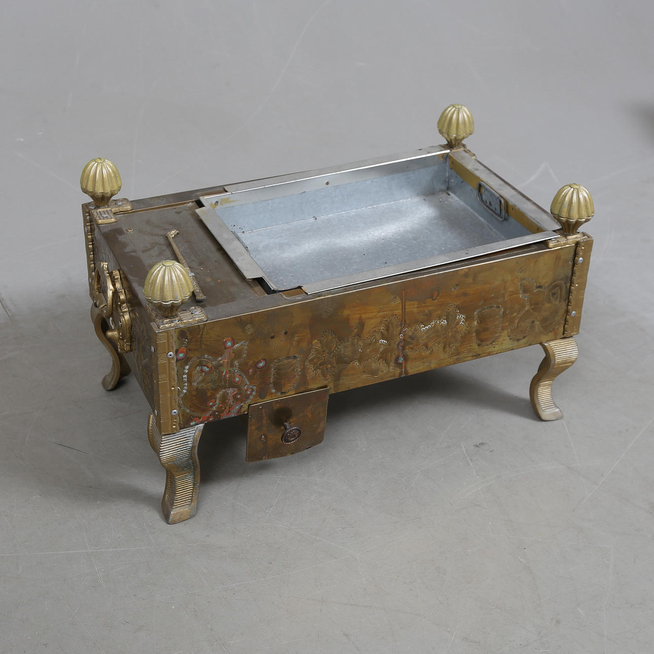 En pejs, orientalsk.