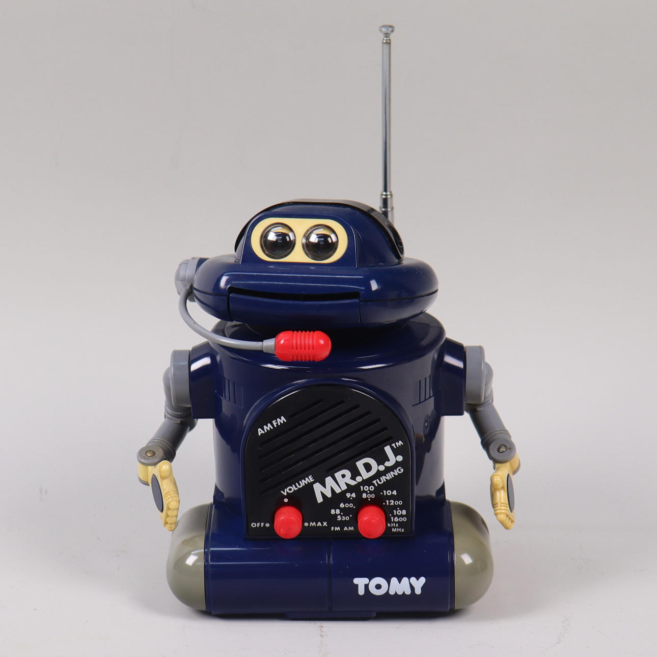 TOMY, „Herr. DER D.J.„, bewegliches Transistorradio.