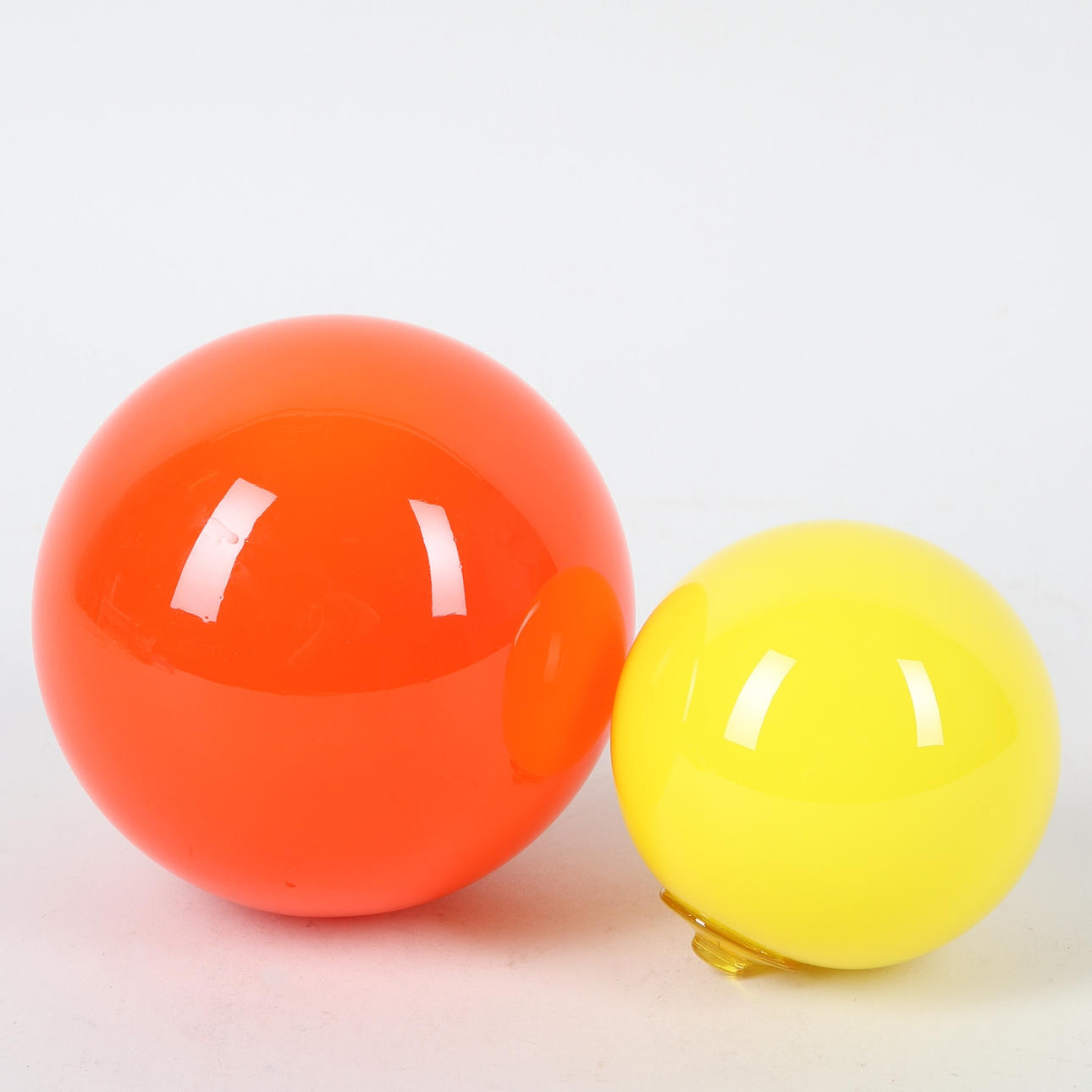 GLASKUGELN, 2 Stück, Fensteranhänger, Glas, Holmegaard Kastrup.