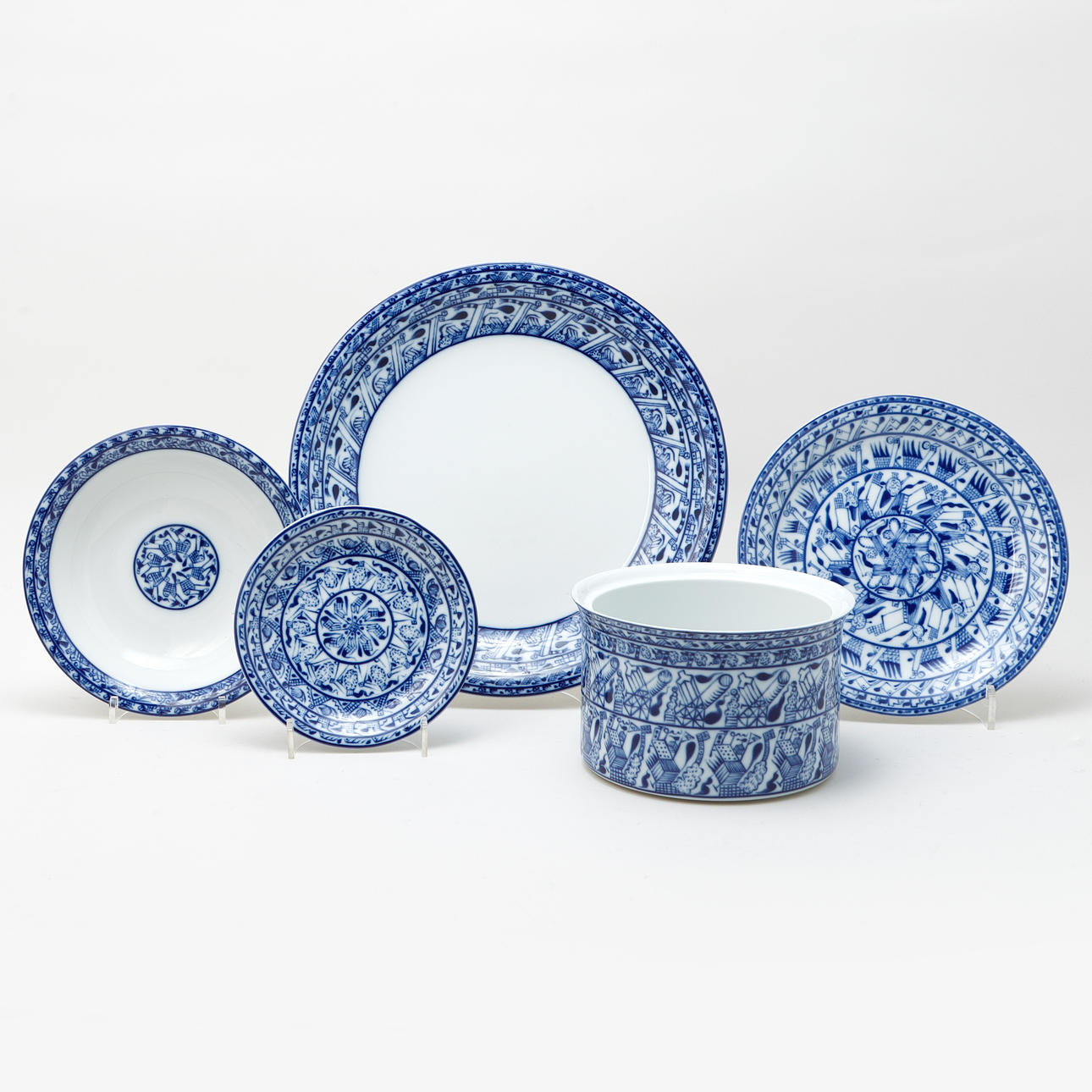 A 26-piece “Cobolti” tableware set by Oiva Toikka, Rörstrand.