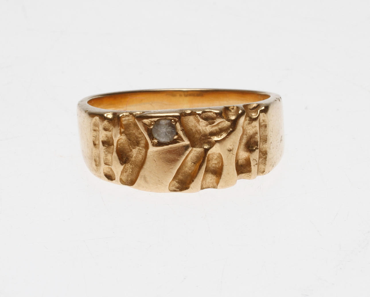 RING MED STEN, 18k guld, vikt ca 8 gr.