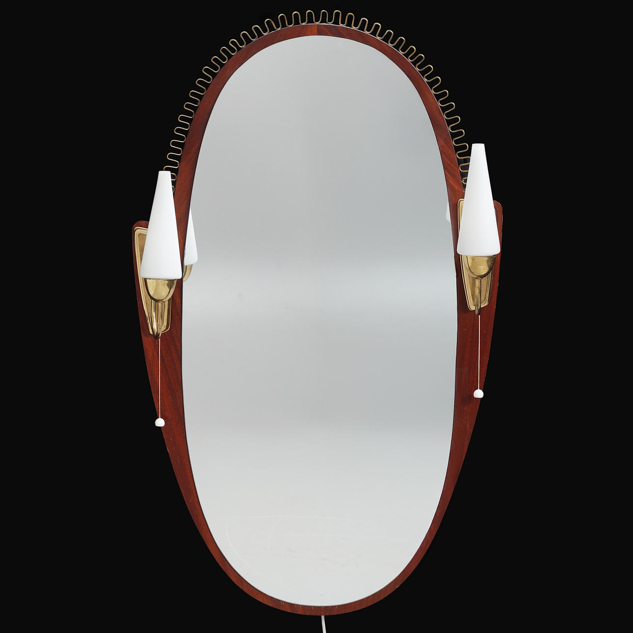 Ein beleuchteter Spiegel aus der Mitte des 20. Jahrhunderts.