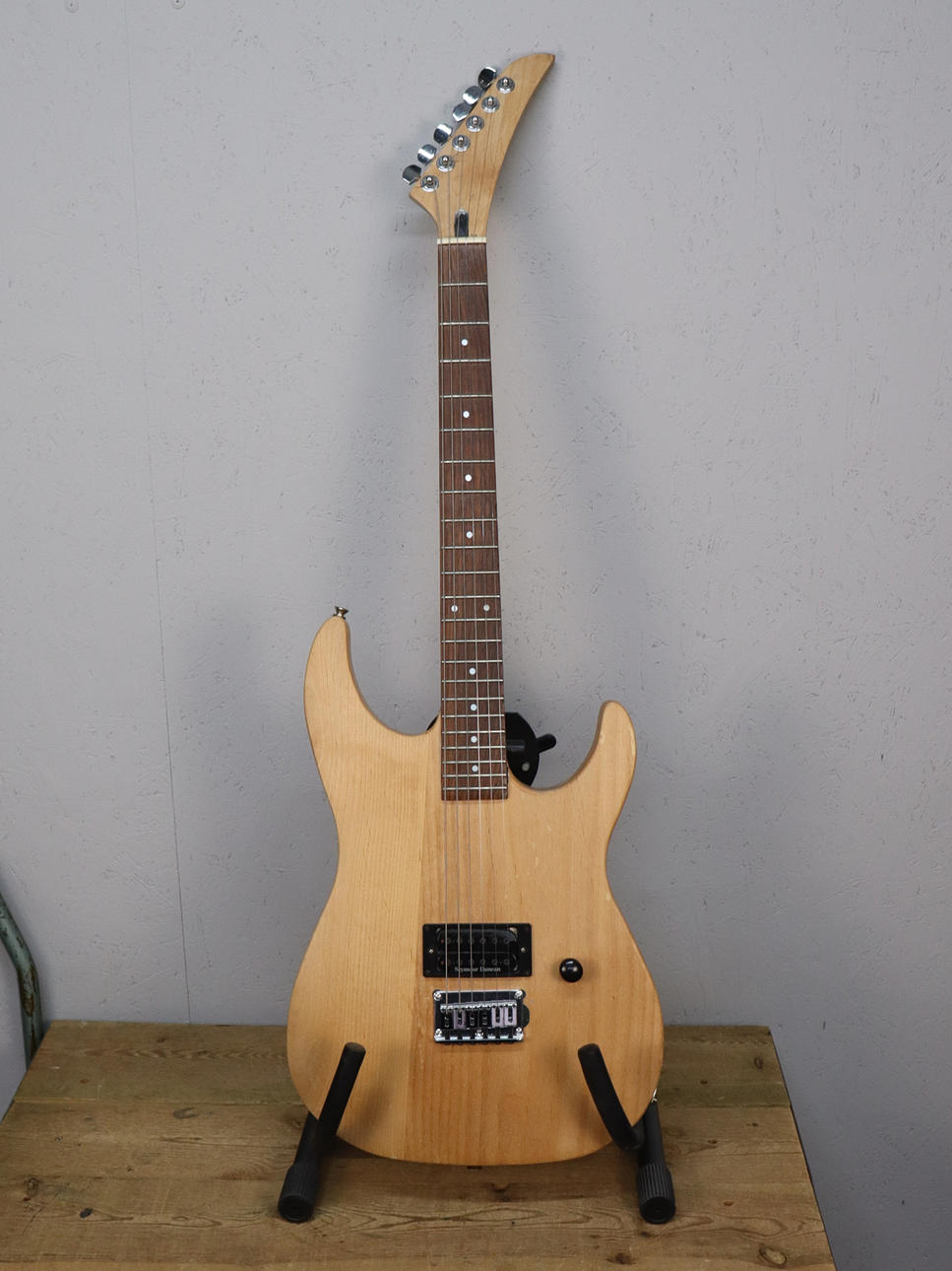 ELECTRIC GUITAR with Seymour Duncan mic.