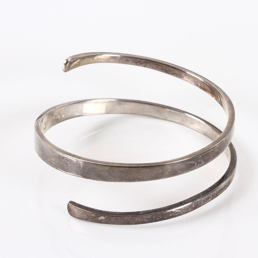 Un brazalete de plata de ley, de Dinamarca.