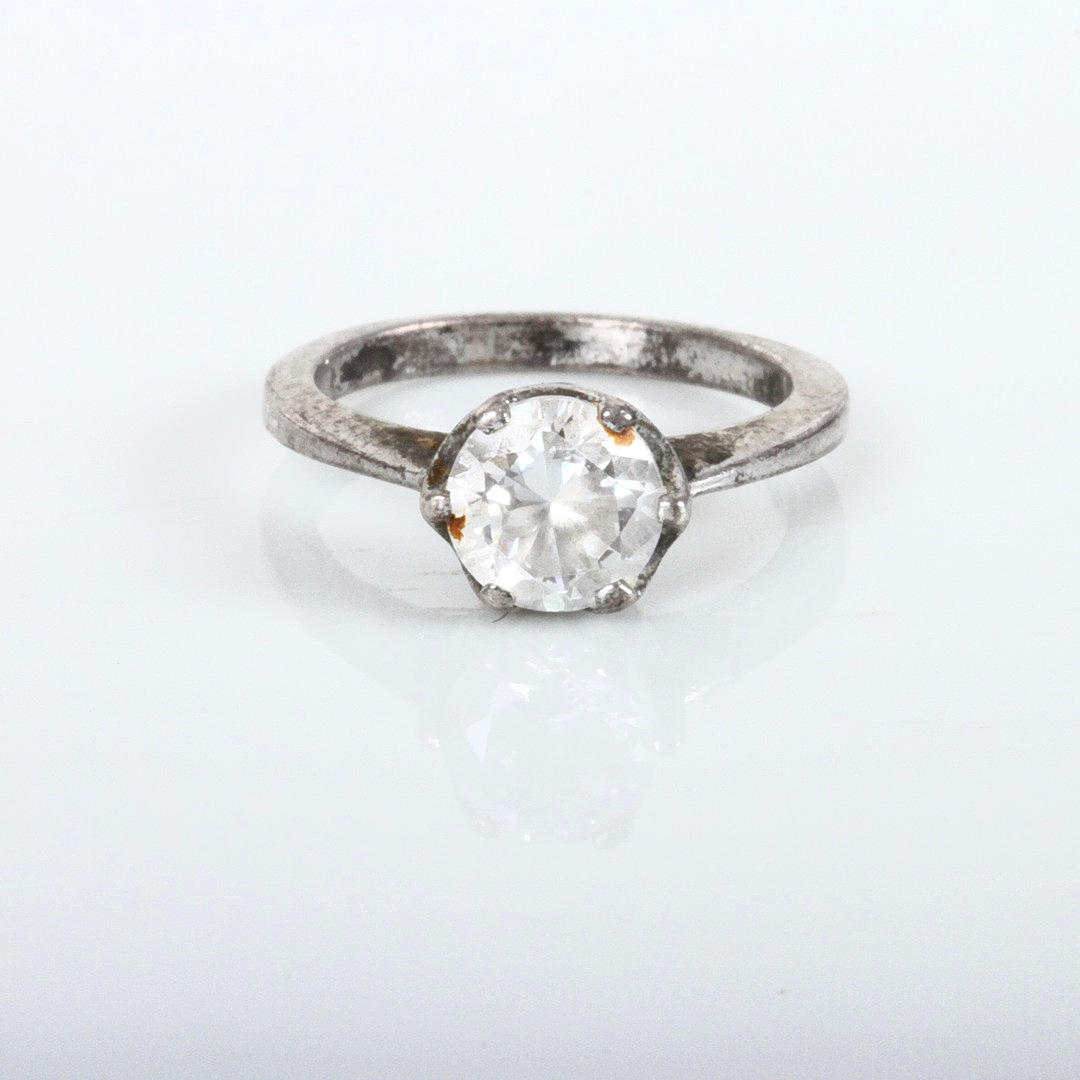 ENSTENSRING SAMT HÄNGE, silver.