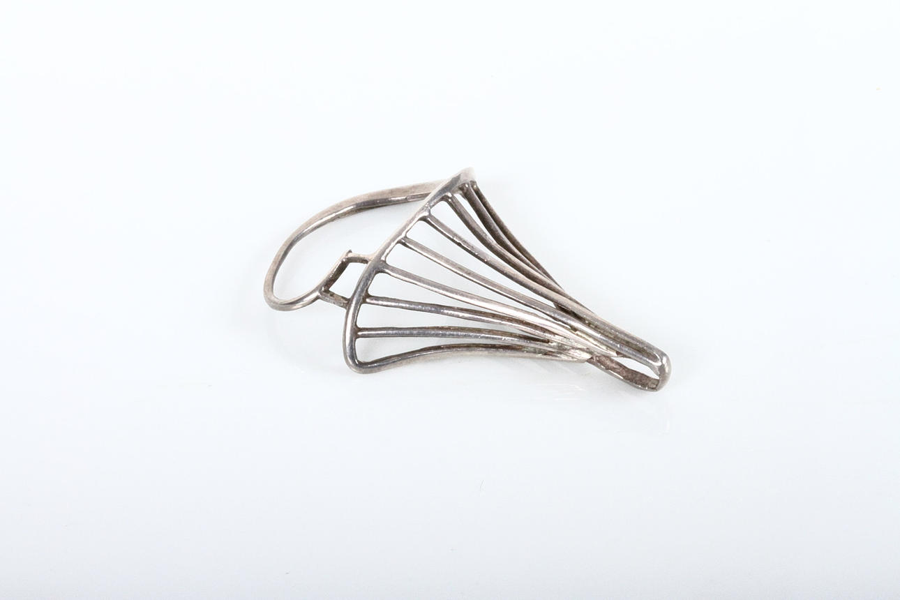 VEDHÆNG I STERLINGSØLV.