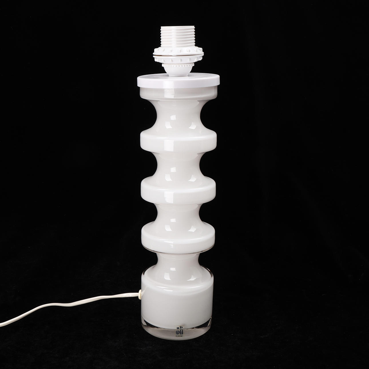 PO STRÖM, A glass table lamp, Alsterfors, signed.