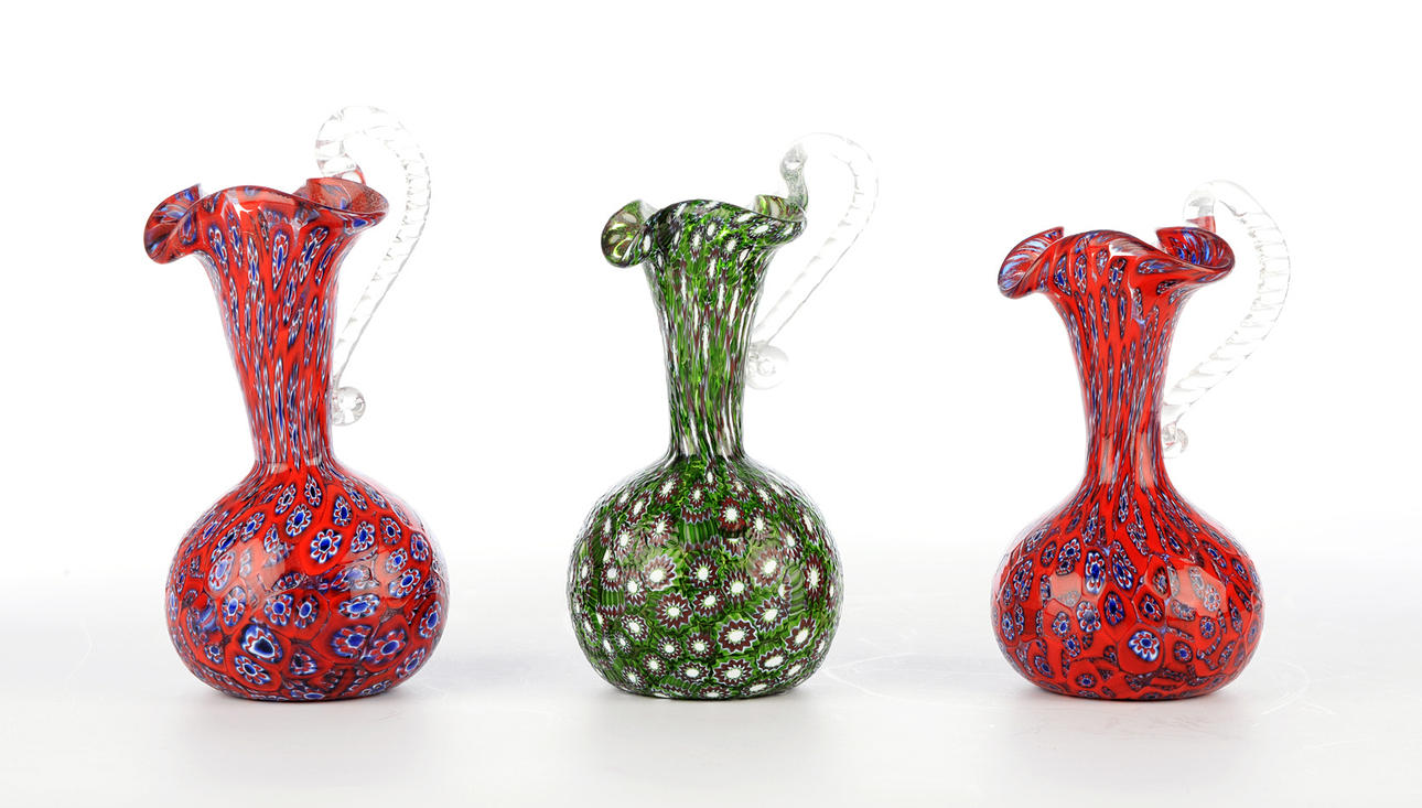 MURANO. 3 millefiori vaser med handtag.