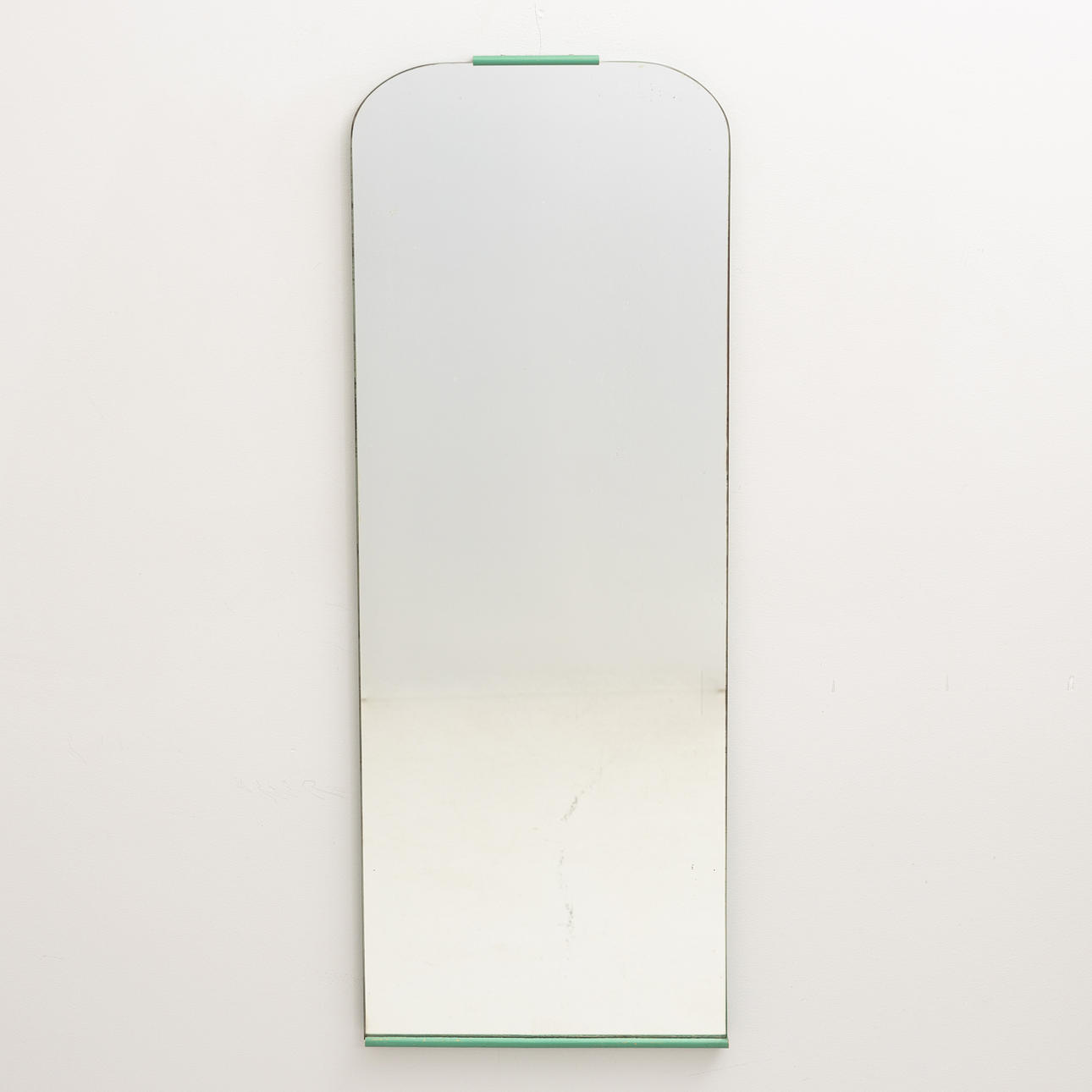 A 1930s funk-style mirror.