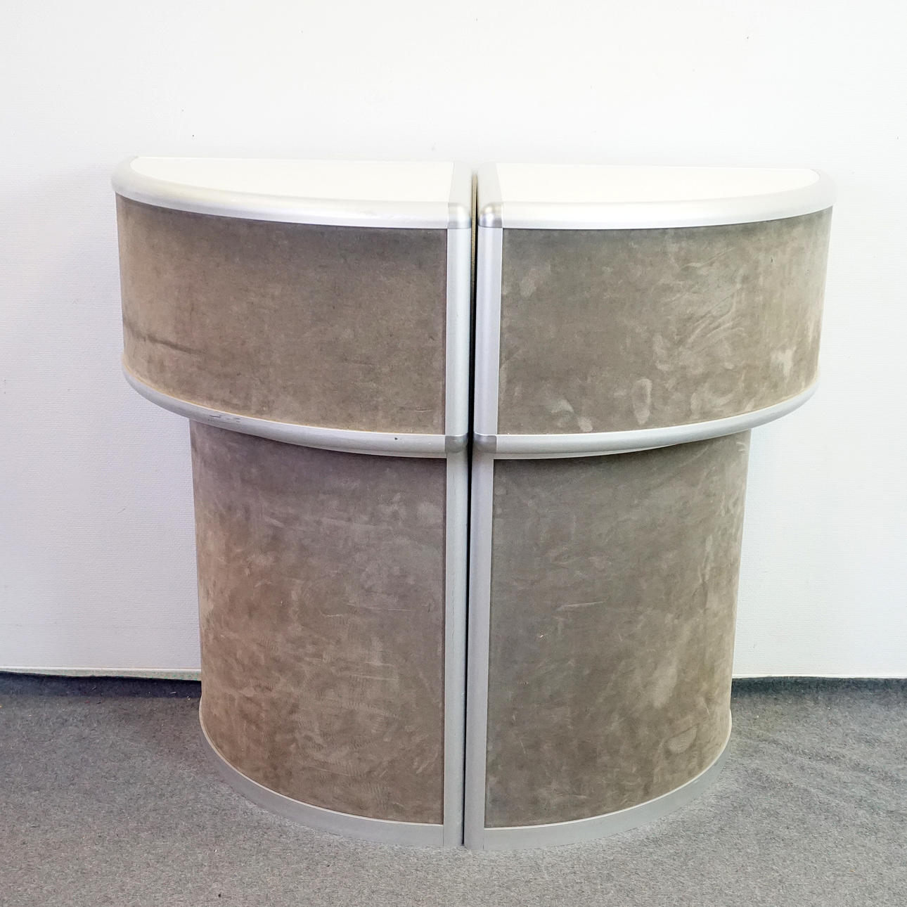 BRASS BOR/STAND TABLE, 2 pieces. Aluminum, velor.