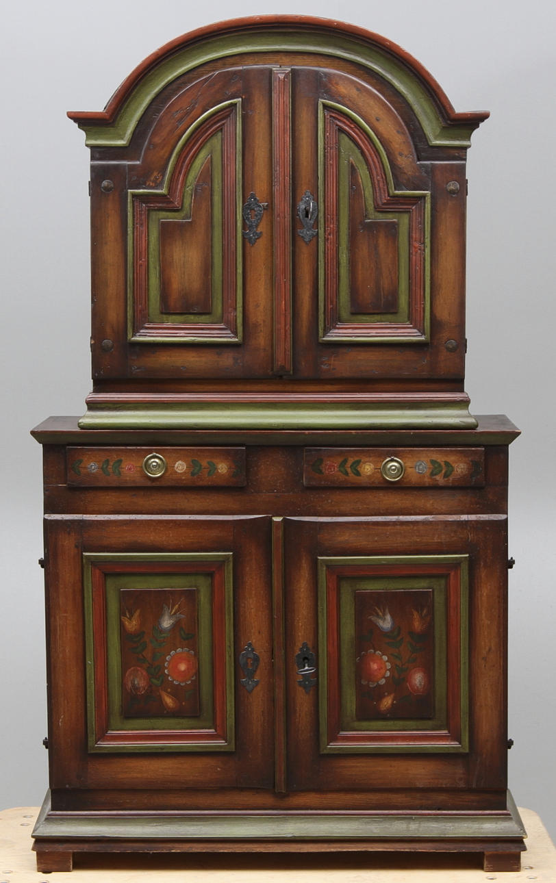 SKÅP. 2-delat 1700-1800-tal.