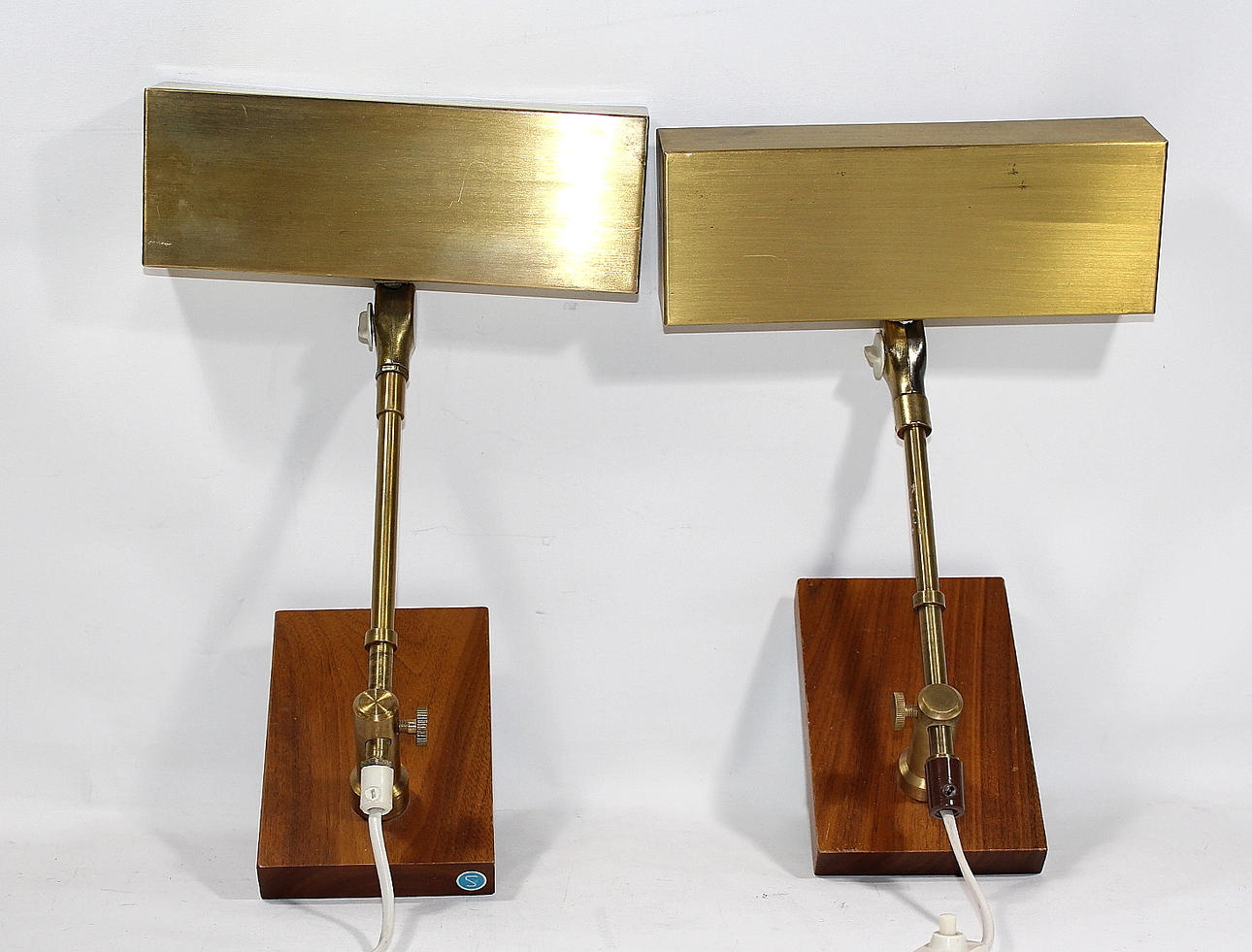 LAMPOR, paret, teak och mässing.