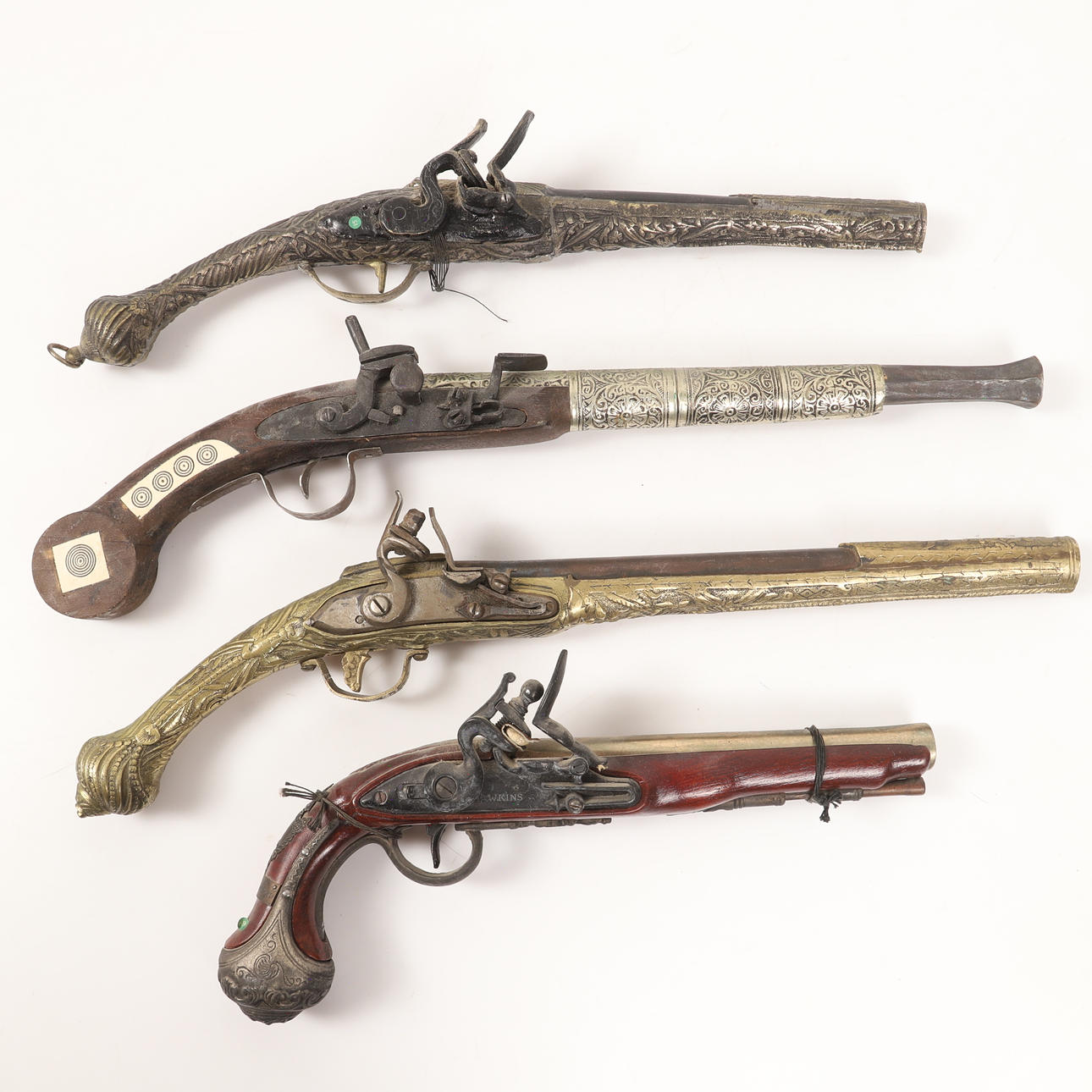 PISTOLAS SLAG LOCK Y PISTOLAS FLINT LOCK, 4 piezas, réplicas.