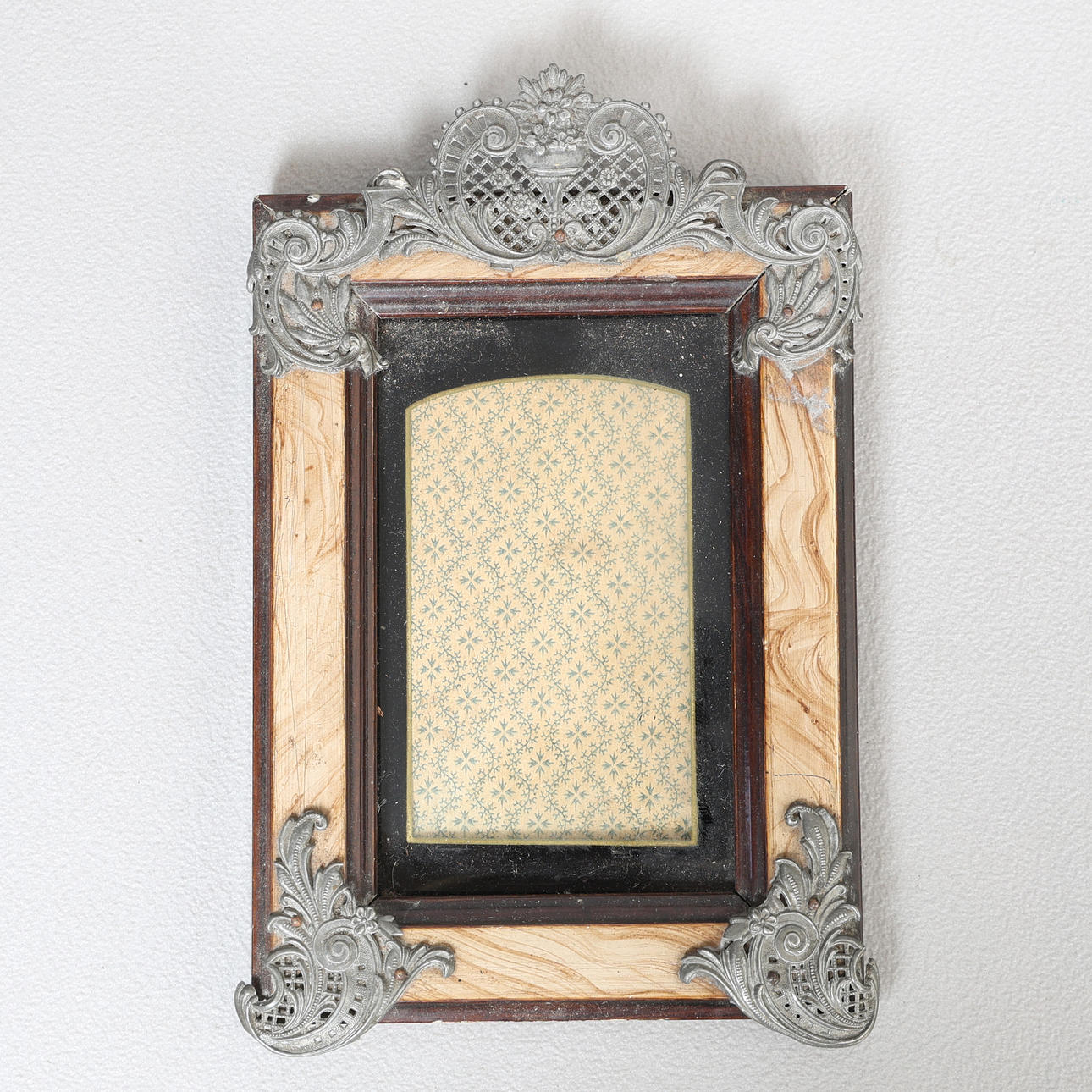 DEKORATIV TAVELRAM, 1900-TALETS BÖRJAN.