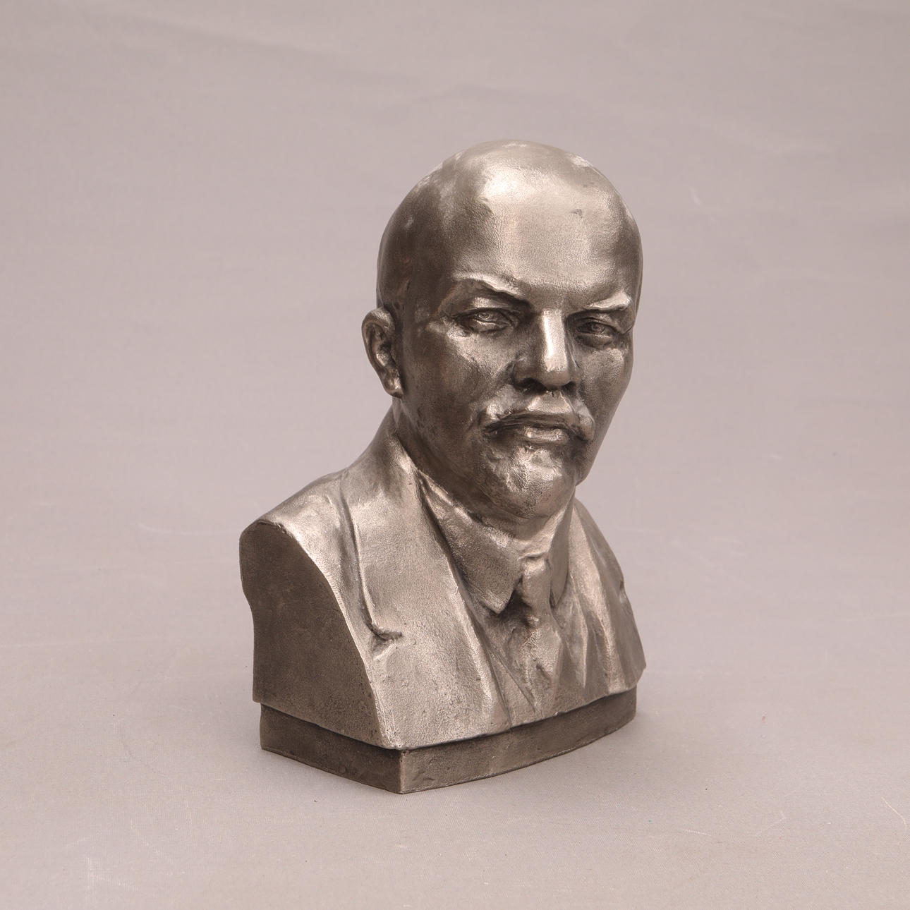 BUSTE, metal, Vladimir Lenin.