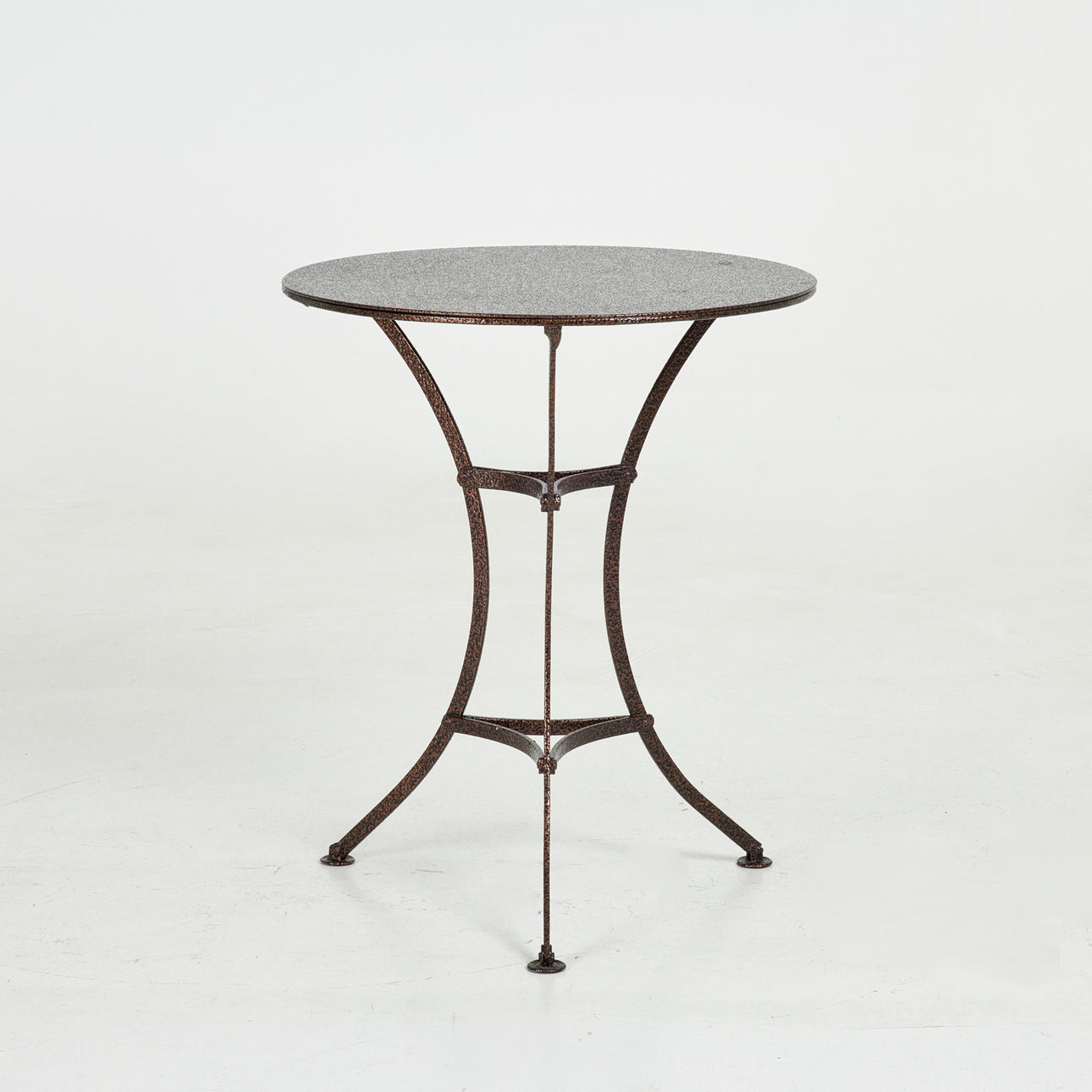 CAFÉBORD, rostskyddsbehandlat, hammarlackerad, 1900-talets andra hälft.