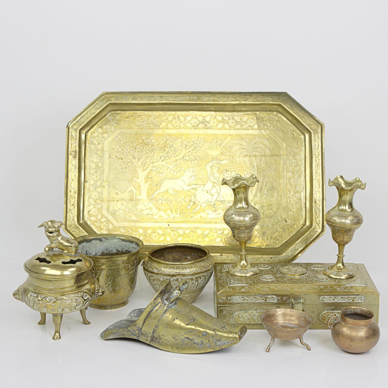 BAKKE, VASER, KASSE, DÅSER, RØGELSE OG SKO, 10 stk., messing, Kina.