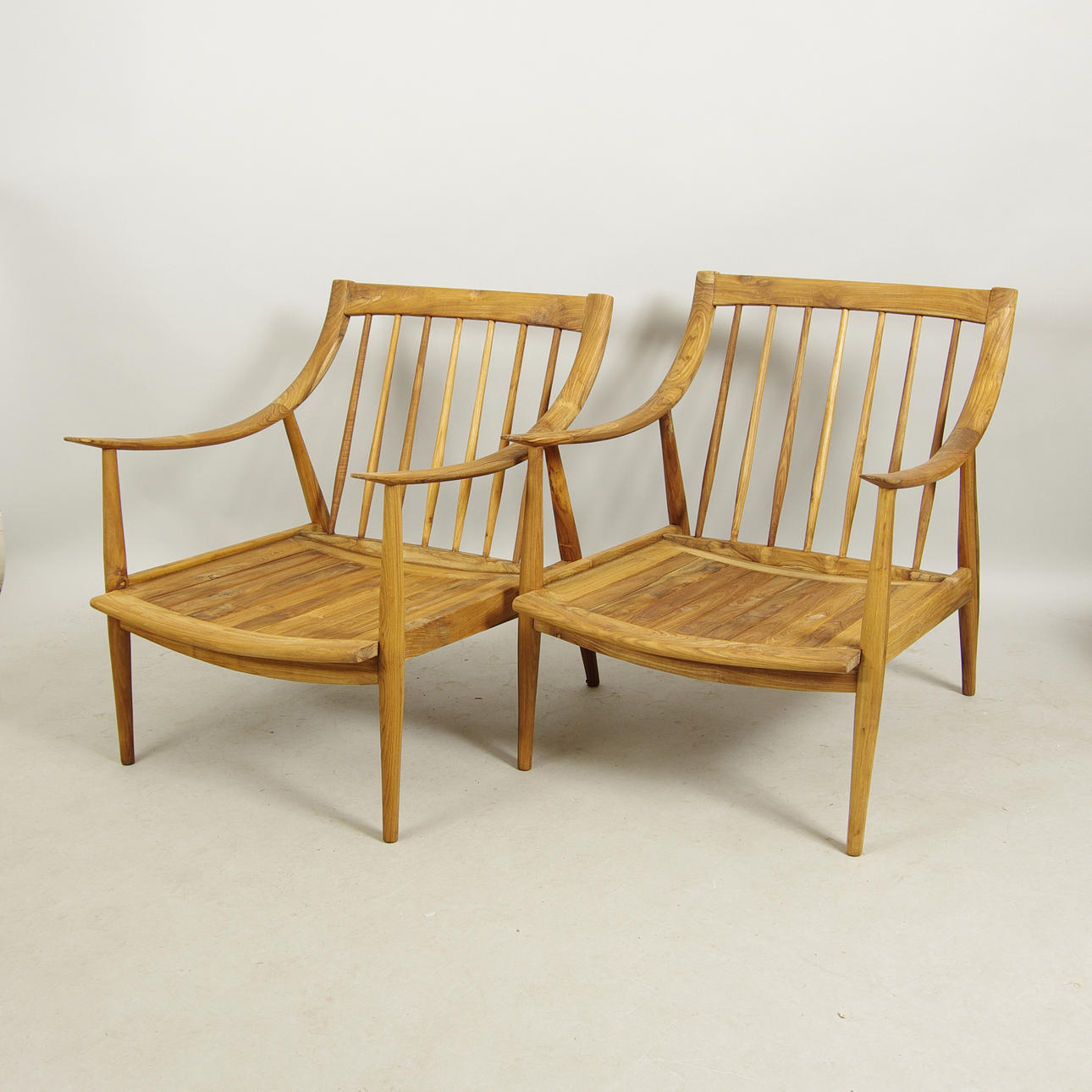 FÅTÖLJER, 1 par, trä, samtida.