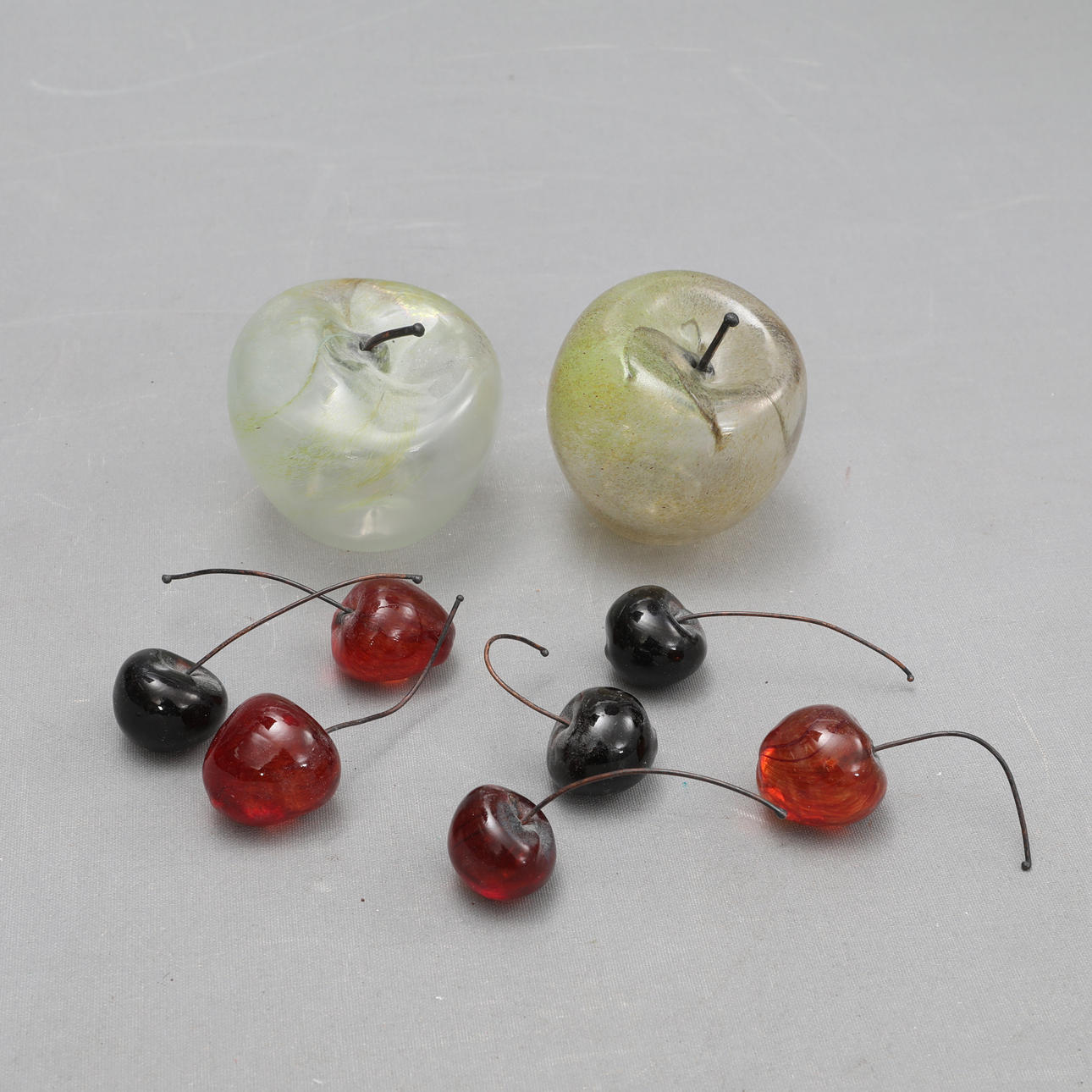 GUNILLA KIHLGREN. Skulpturen, Glasfrüchte, 9 Stück.