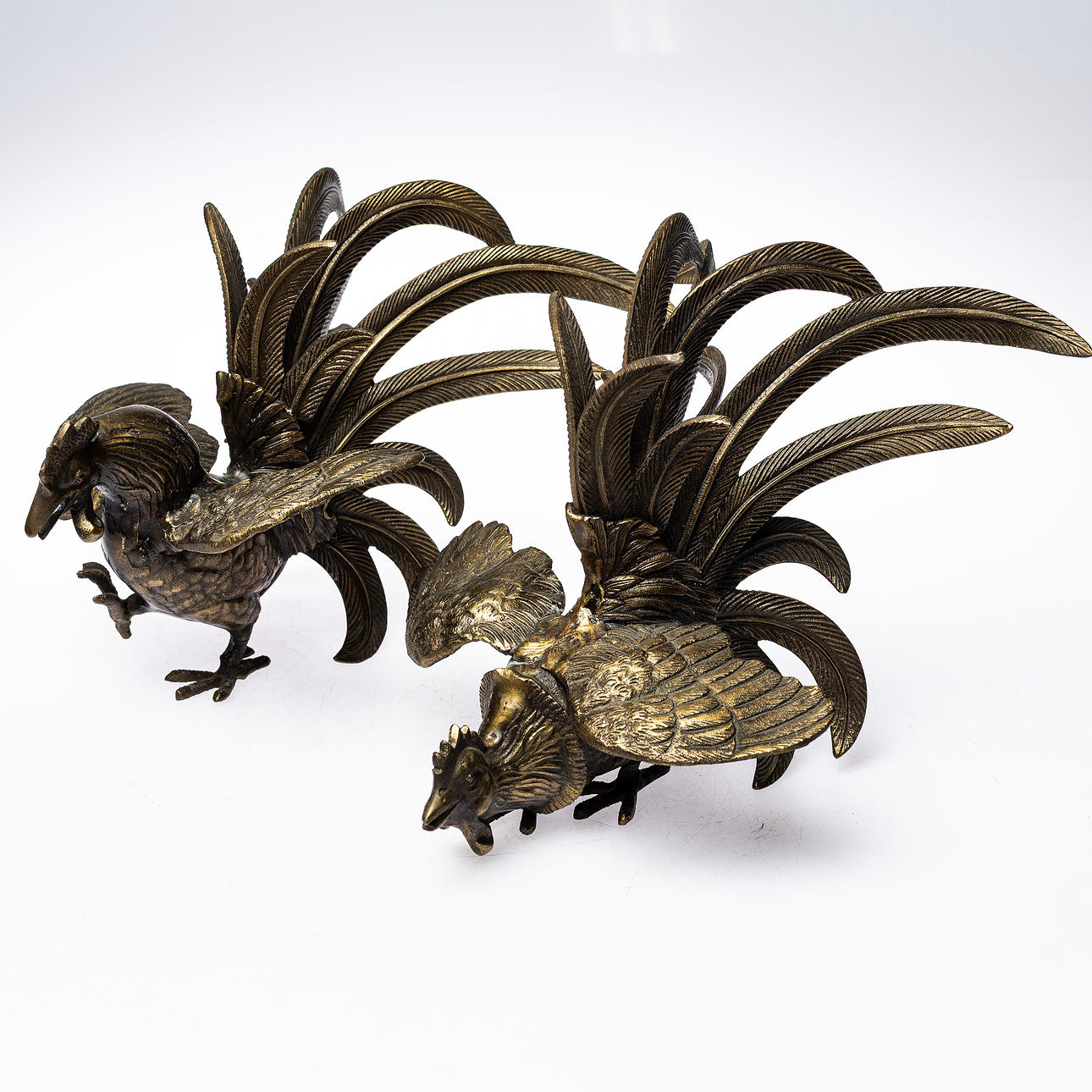 BORDDEKORATIONER, 1 par, messing, form af haner.