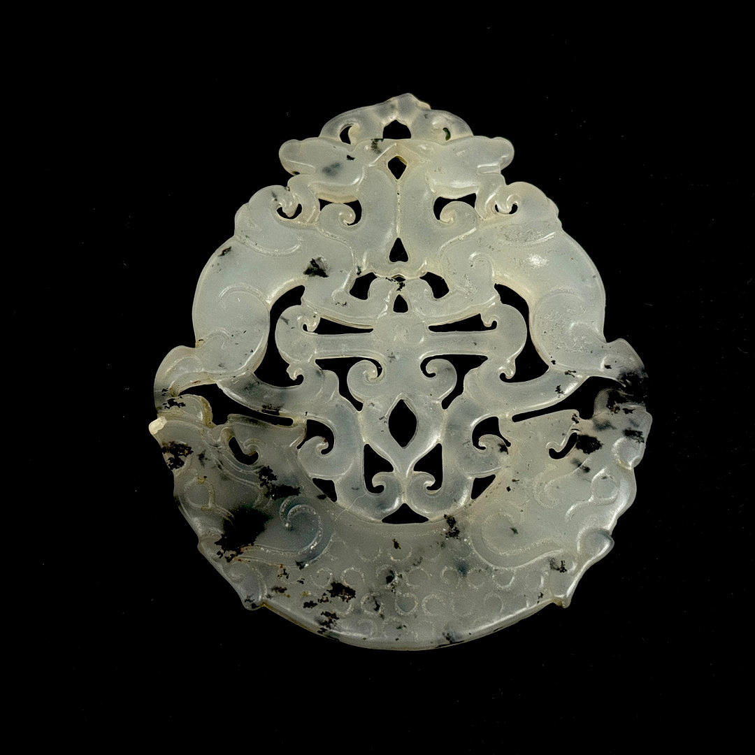 CHINESE SPINACH JADE DRAGON AMULET.