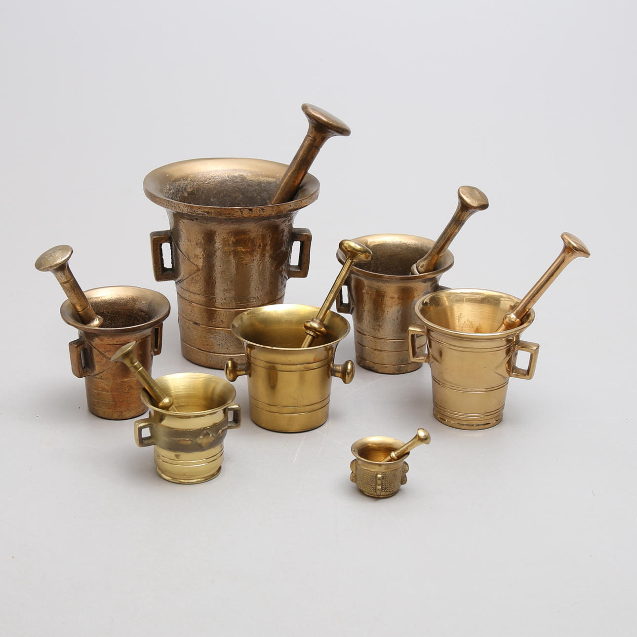 MORTARS with BUMPS, brass/ore, 7 pcs.