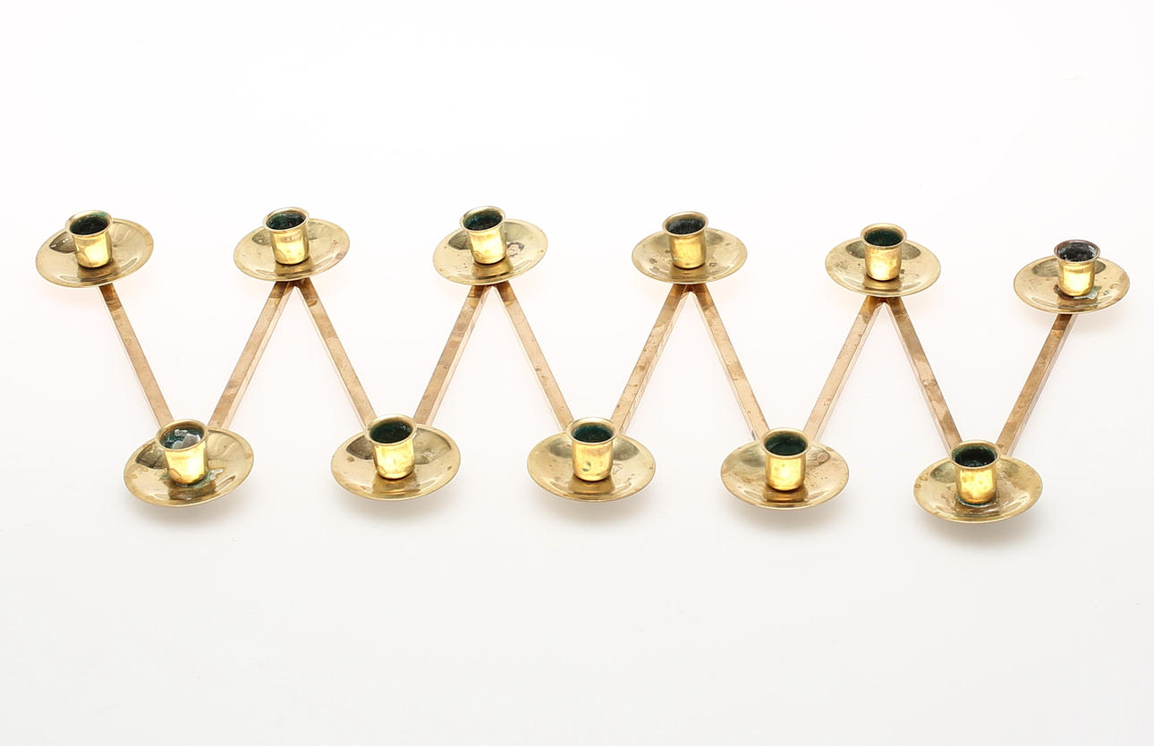 LJUSHÅLLARE för 11 ljus, mässing.