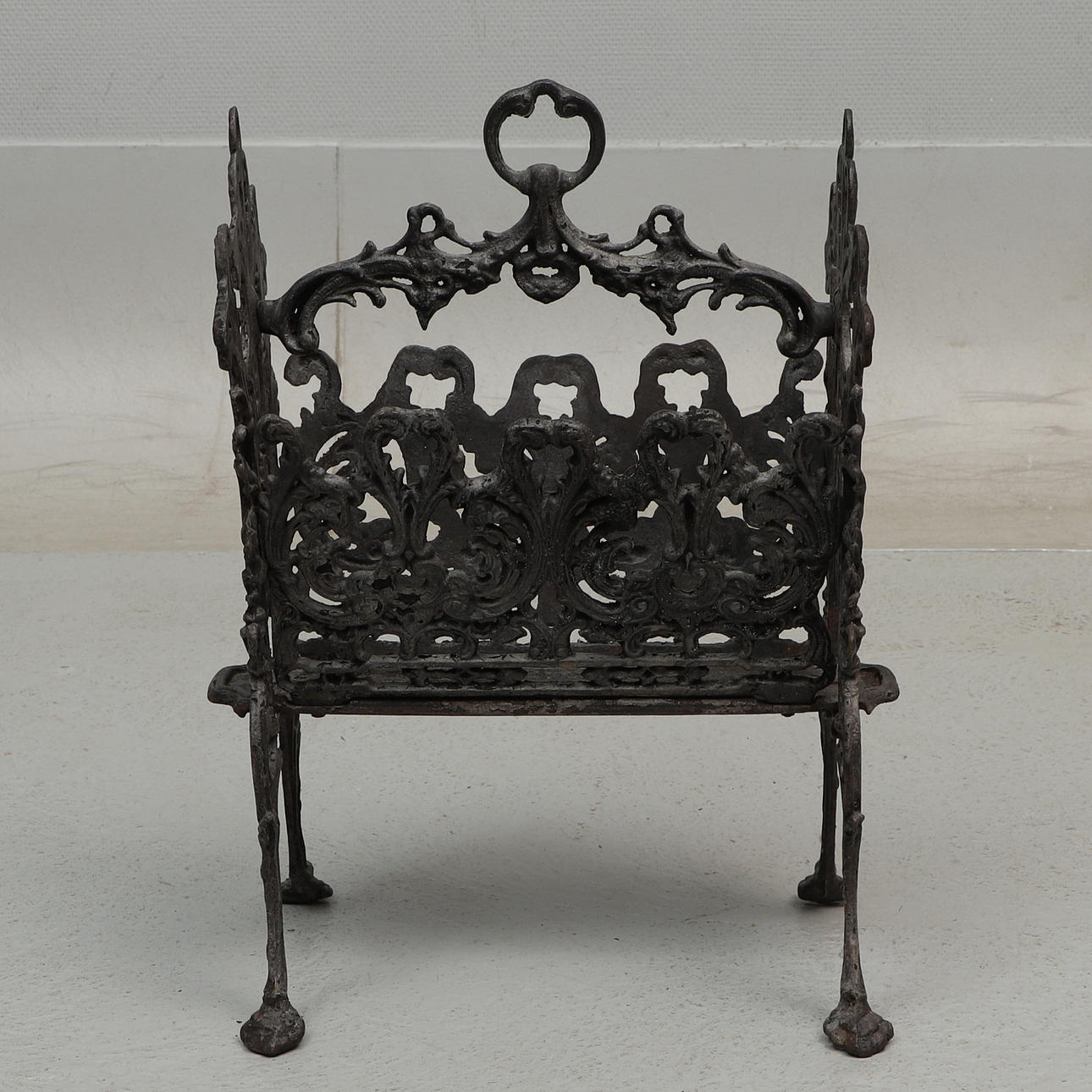 TIDNINGSSTÄLL, gjutjärn, 1900-tal.